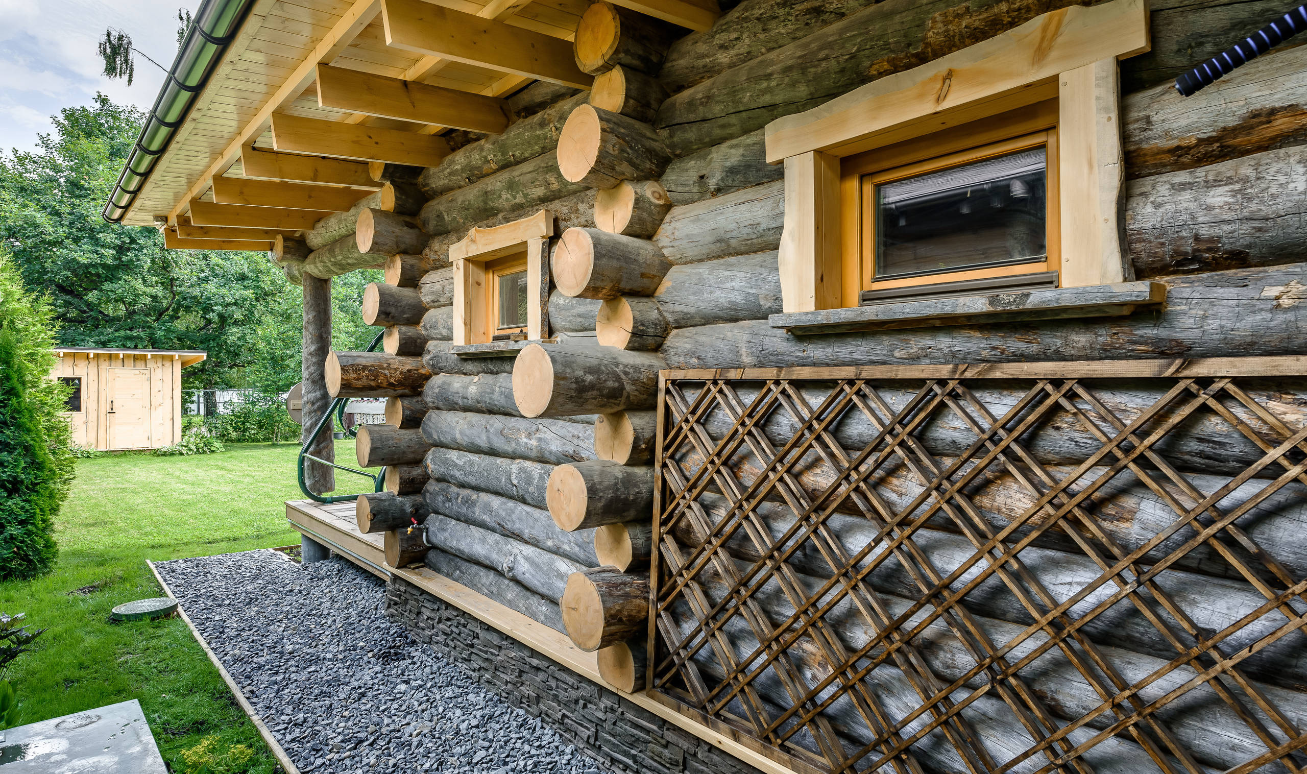 Отмостка вокруг дома: Как декорировать