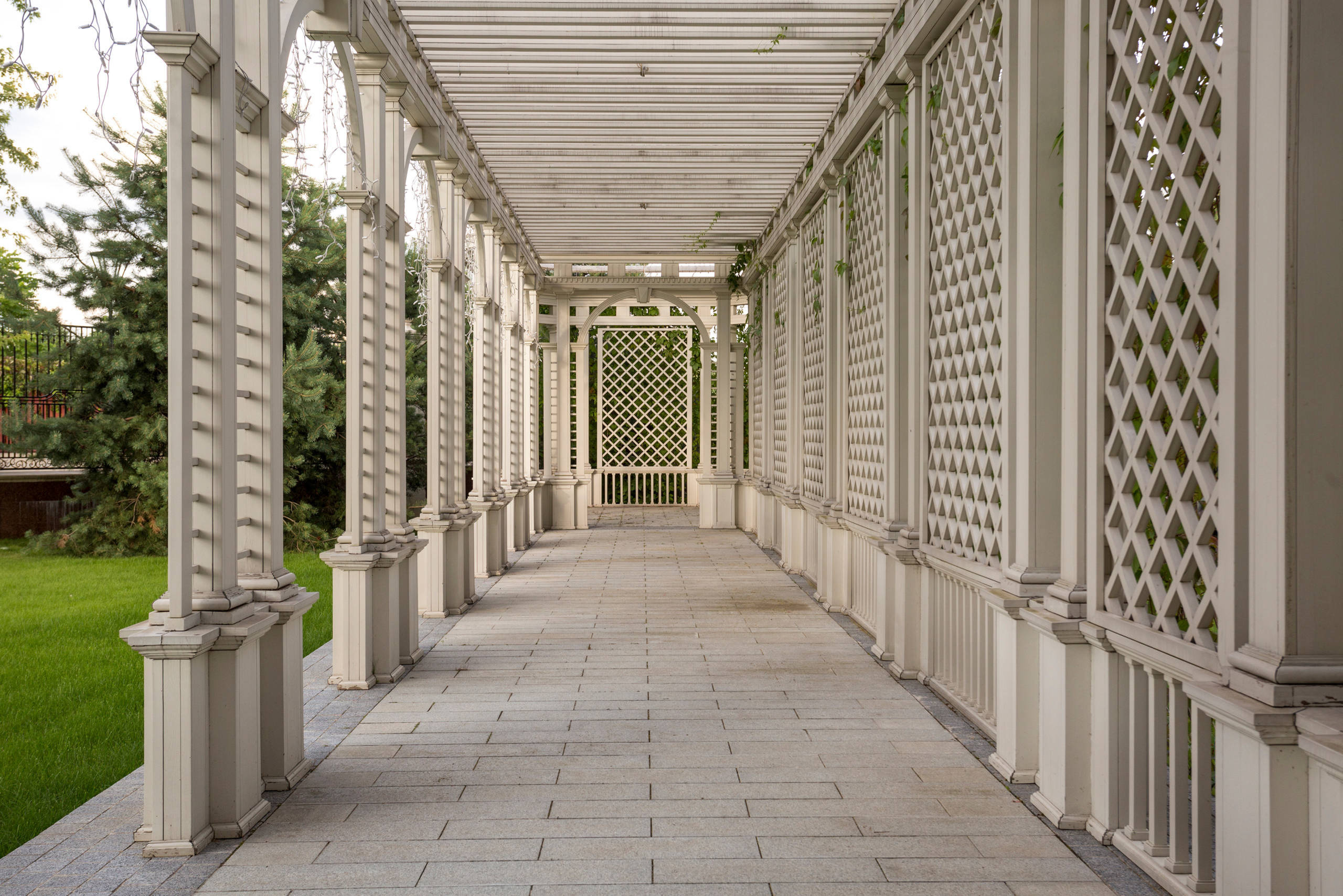 Просто фото: 16 пергол, которые украсят сад