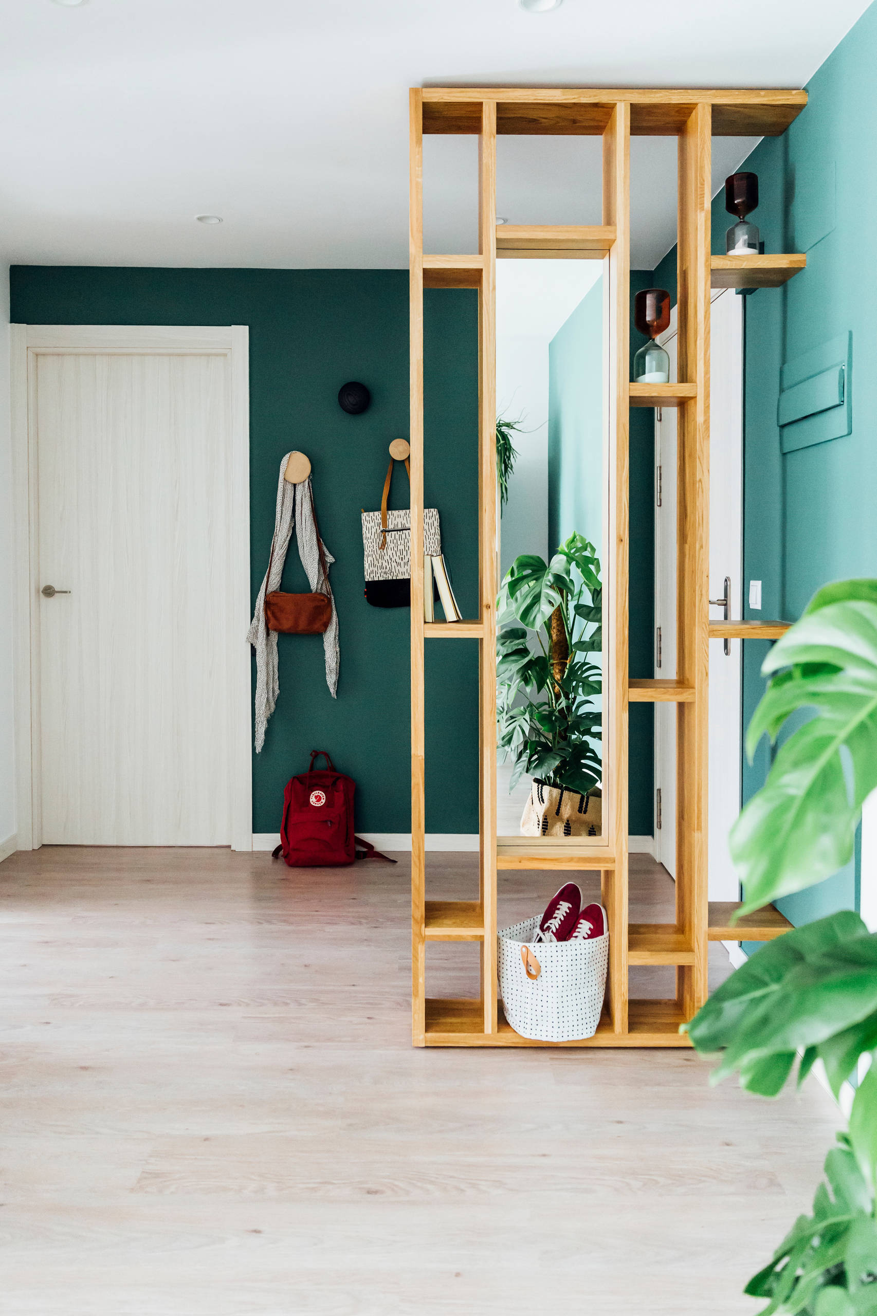 Фотоохота: Cквозные стеллажи — 16 идей