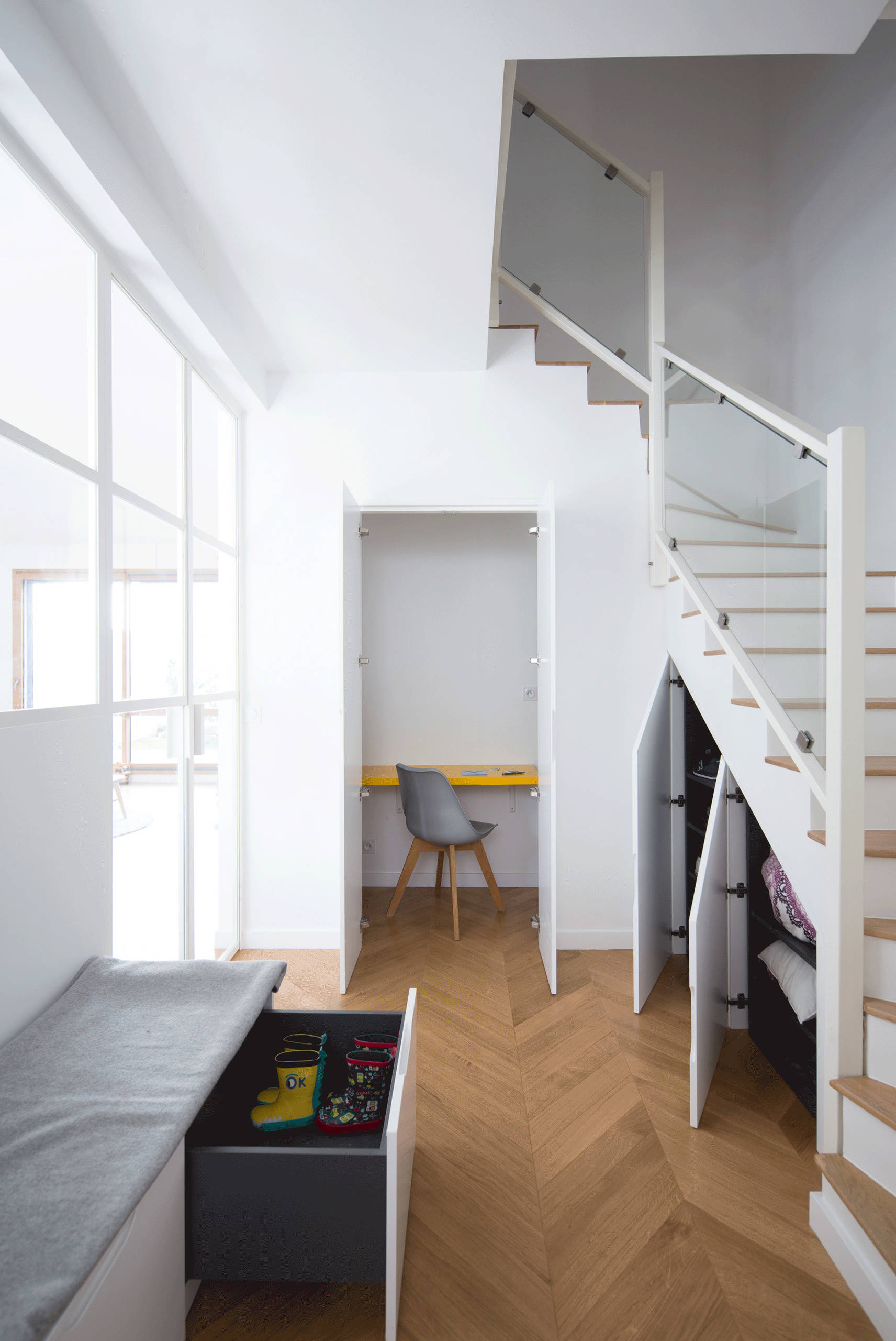 Фотоохота: 17 идей, как растворить стену в прихожей