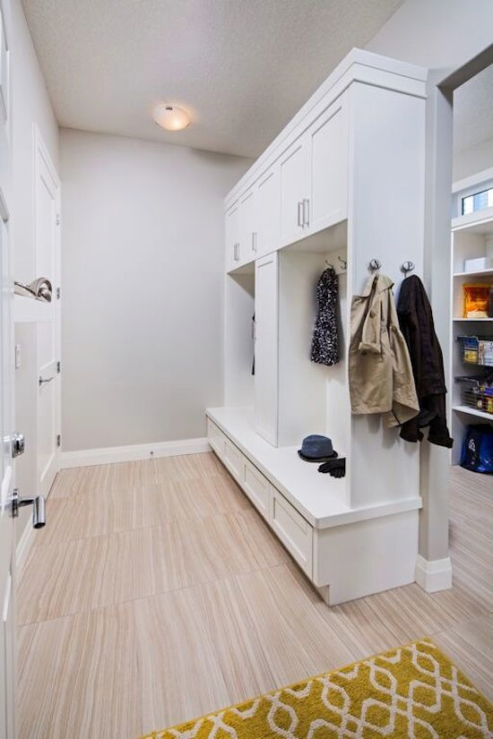 С миру по идее: Как организовать хранение в маленькой прихожей