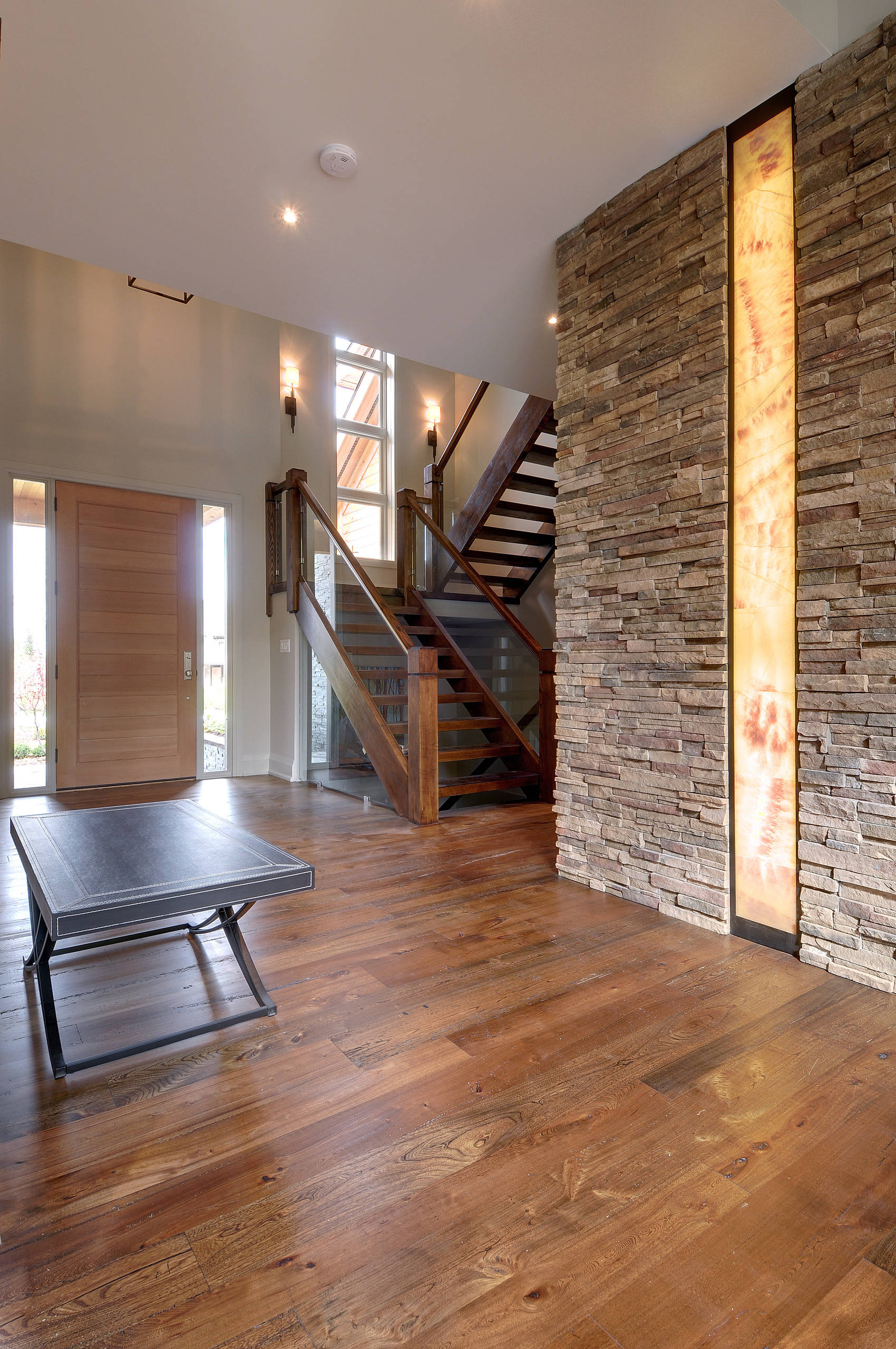 Фотоохота: 34 идеи отделки прихожей декоративным камнем