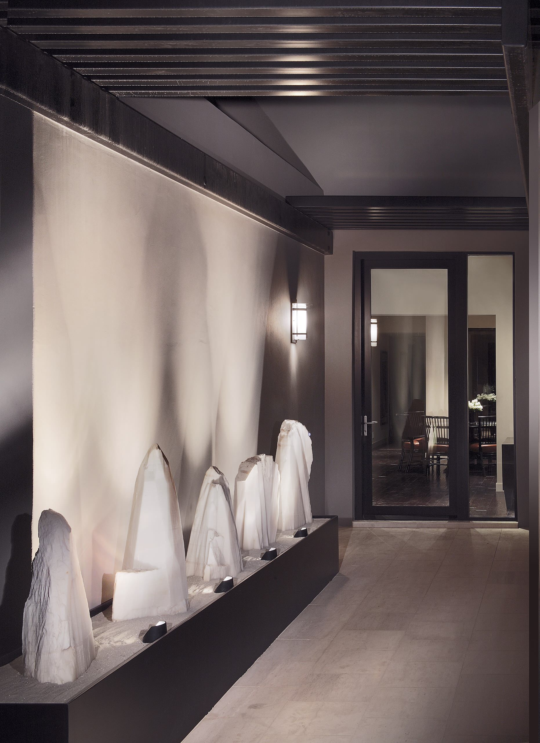 Фотоохота: 34 идеи отделки прихожей декоративным камнем