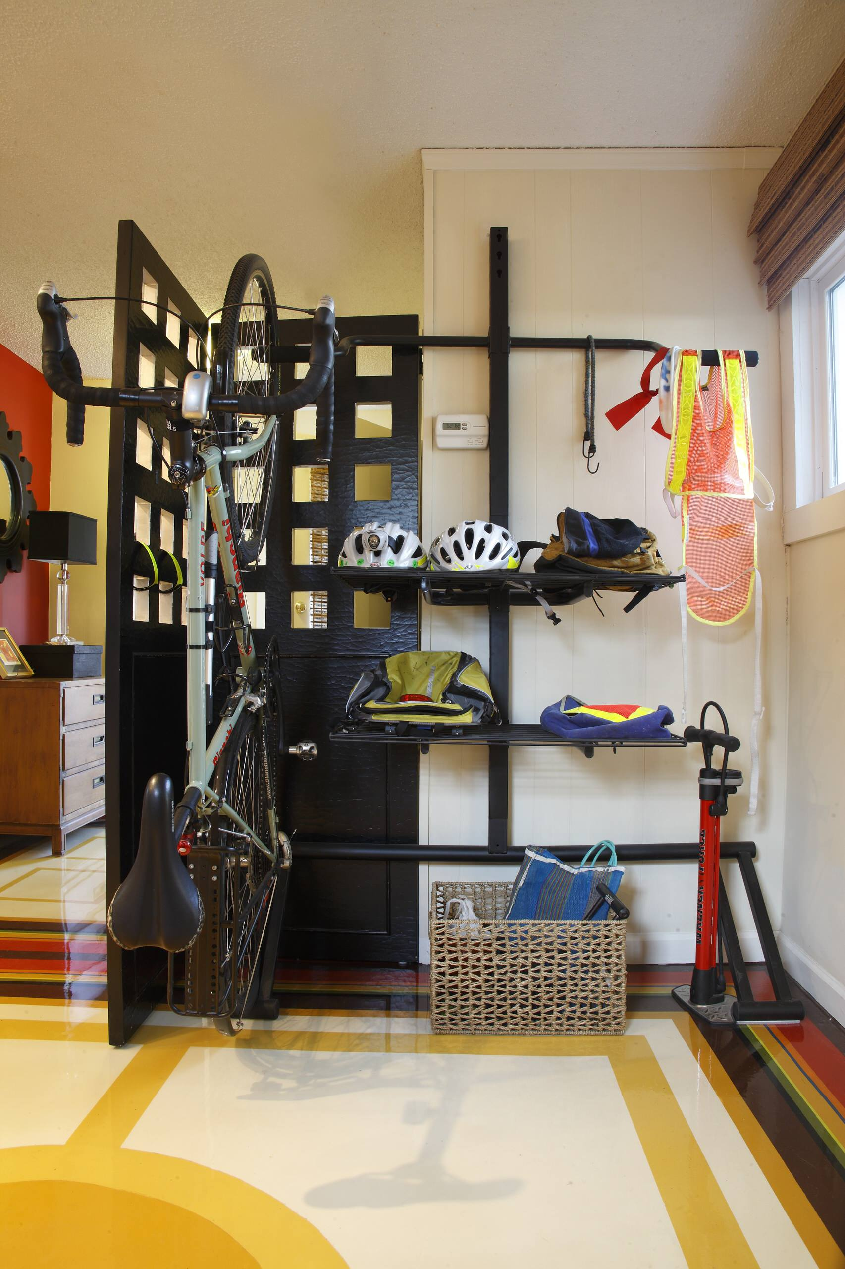 Спорт и жизнь: Где парковать велосипед в маленькой квартире