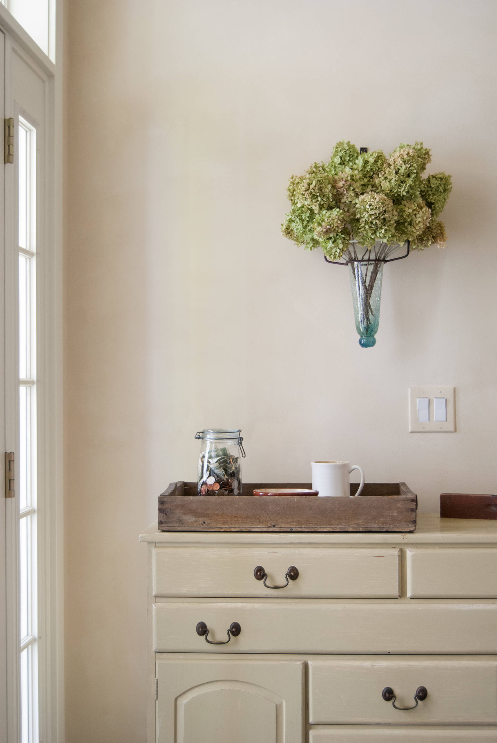 Осторожно, двери открываются: Смелый взгляд на стандартную прихожую