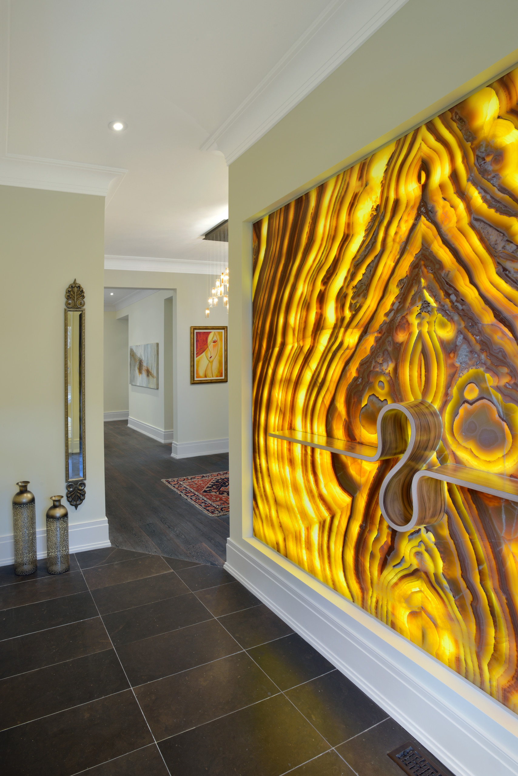 Фотоохота: 34 идеи отделки прихожей декоративным камнем