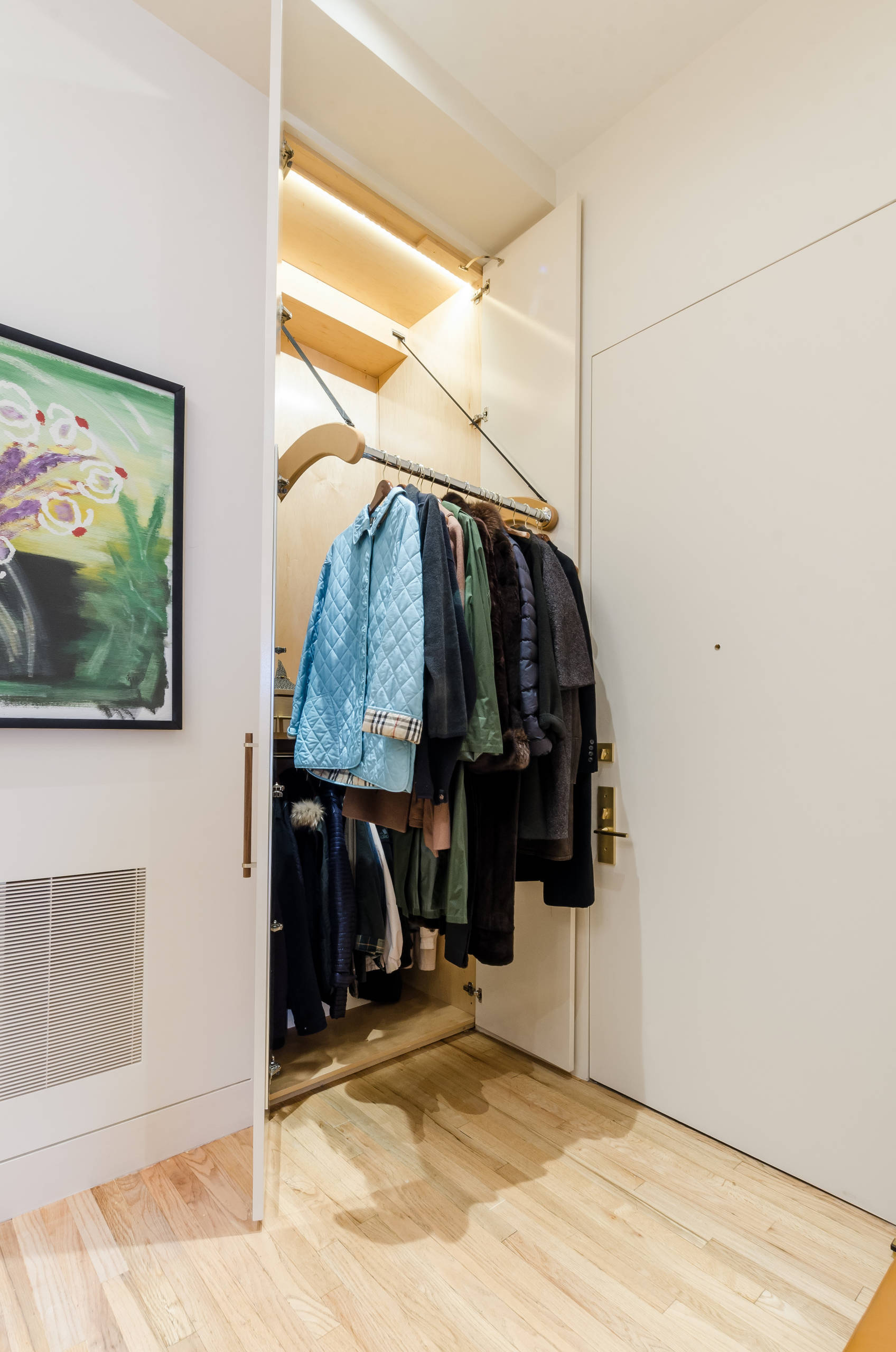 Как правильно: Хранить шубу и крупы в одном помещении