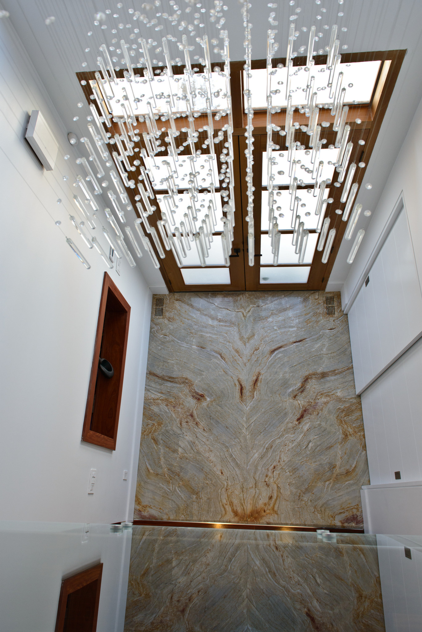 Фотоохота: 34 идеи отделки прихожей декоративным камнем