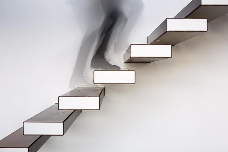 Как правильно: Сделать лестницу без намёка на «бандитский ампир»