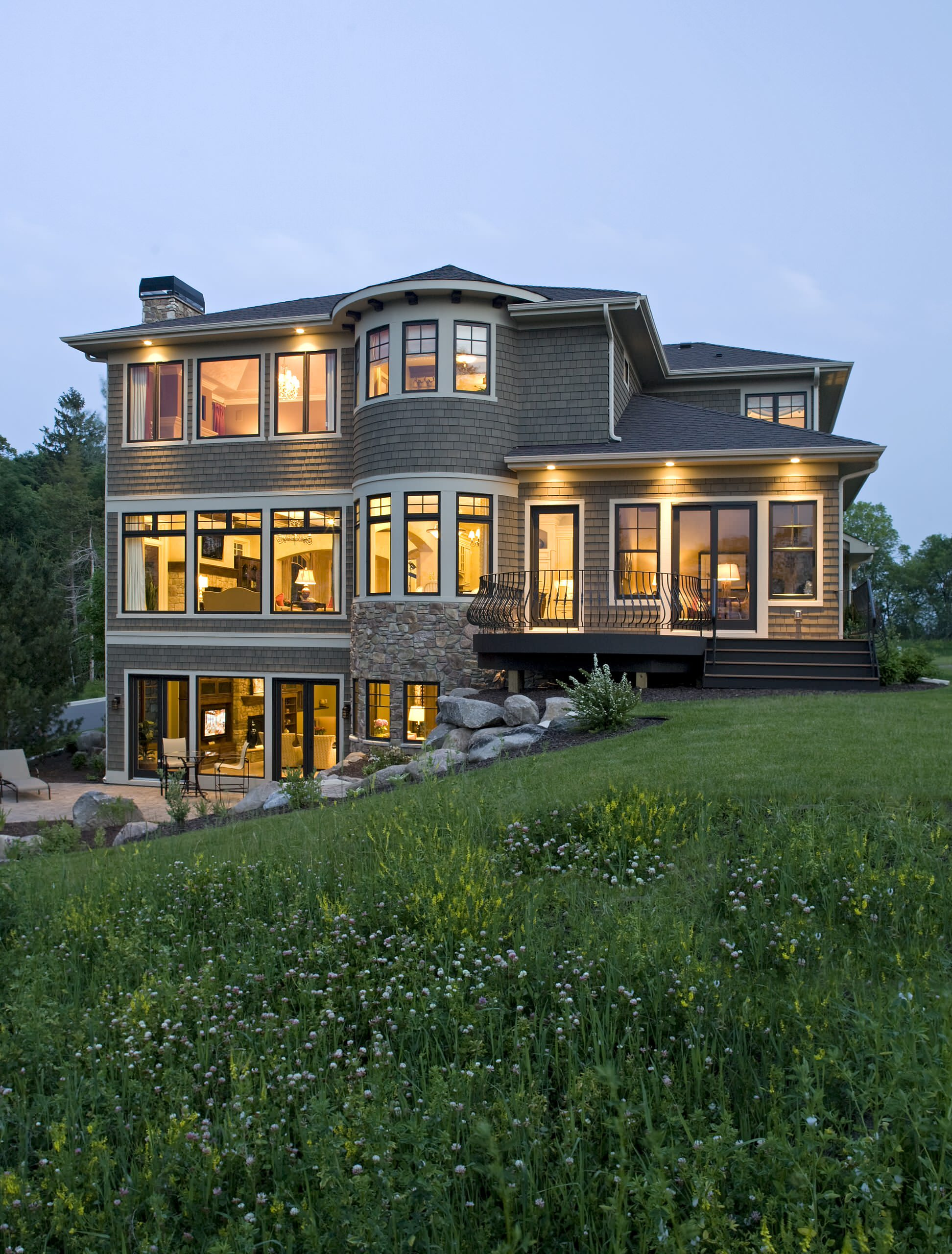 Дом на склоне: Преимущество или головная боль