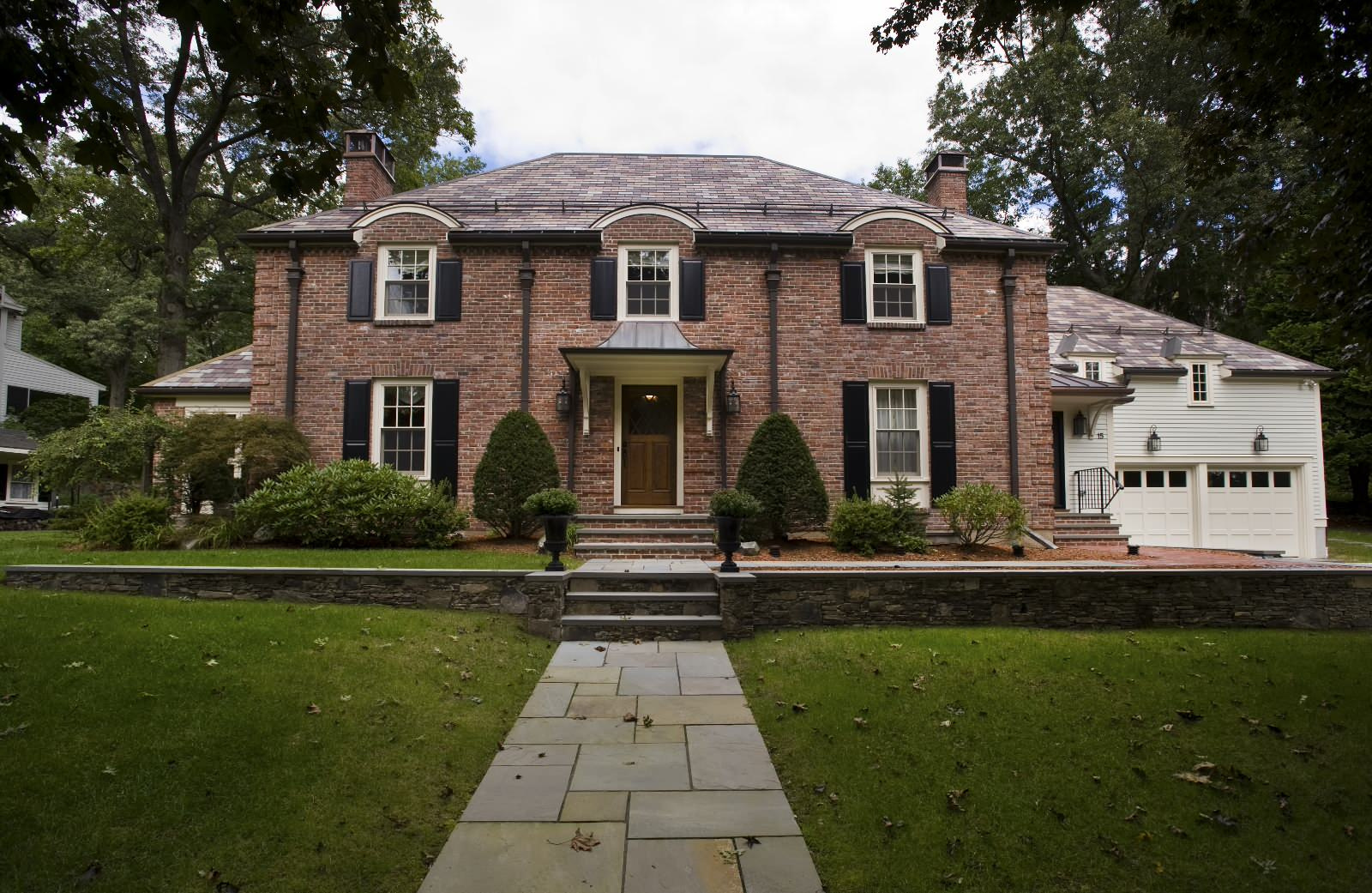 Хороший вопрос: Из какого материала лучше строить загородный дом