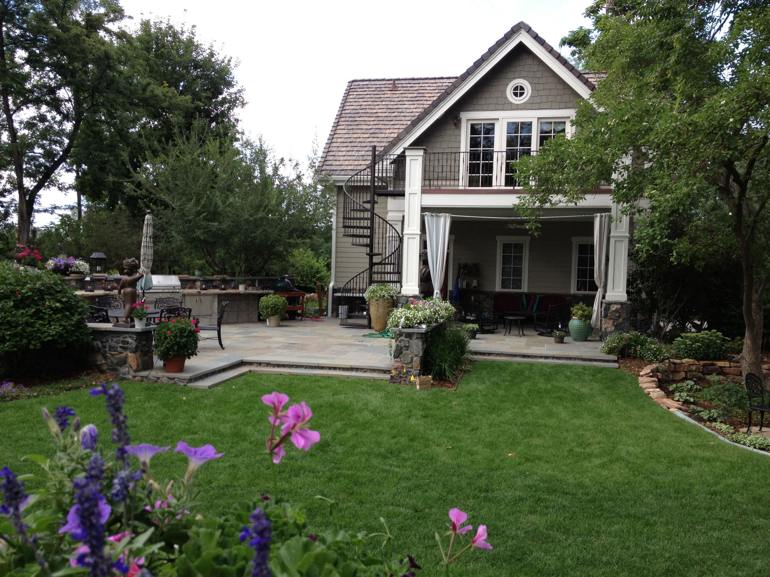 Фотоохота: Внешняя винтовая лестница