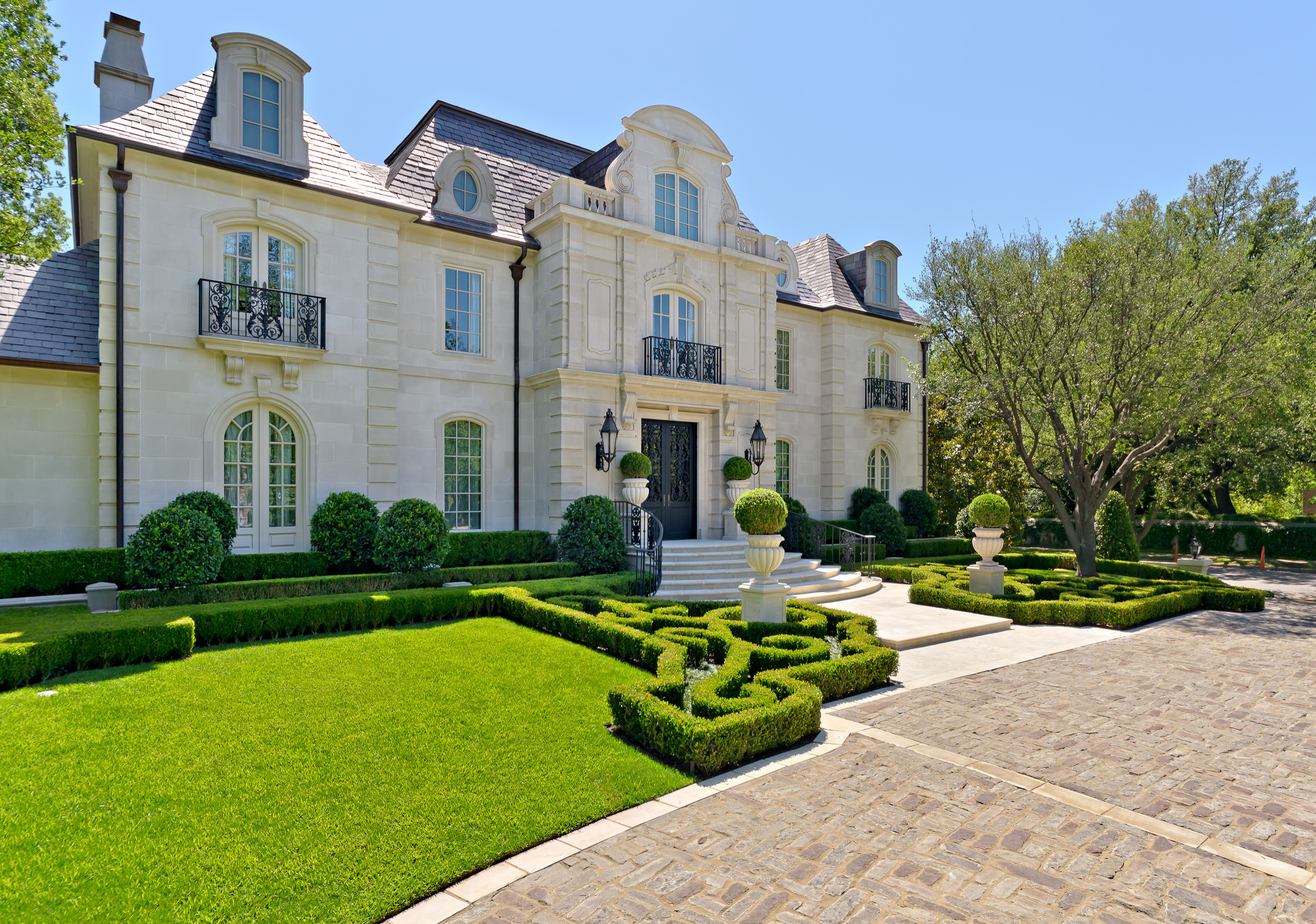 Просто фото: Стриженые кусты в регулярном саду