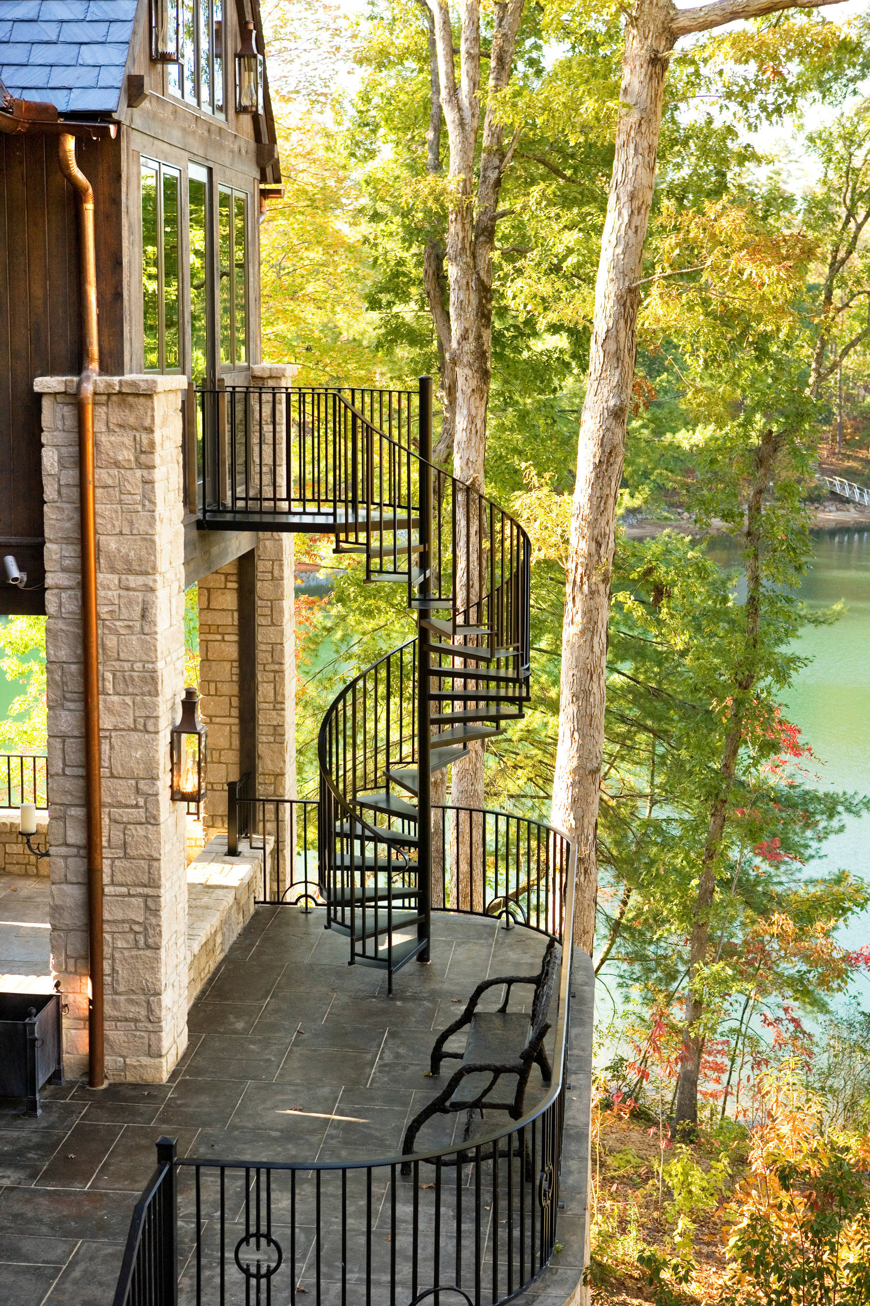 Фотоохота: Внешняя винтовая лестница