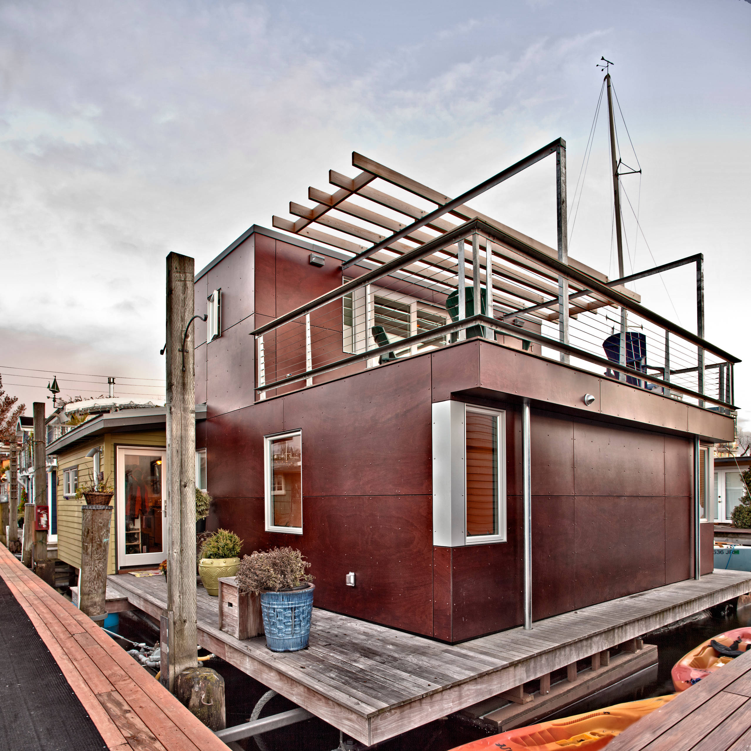 Как удивить соседа: Наружная отделка каркасного дома