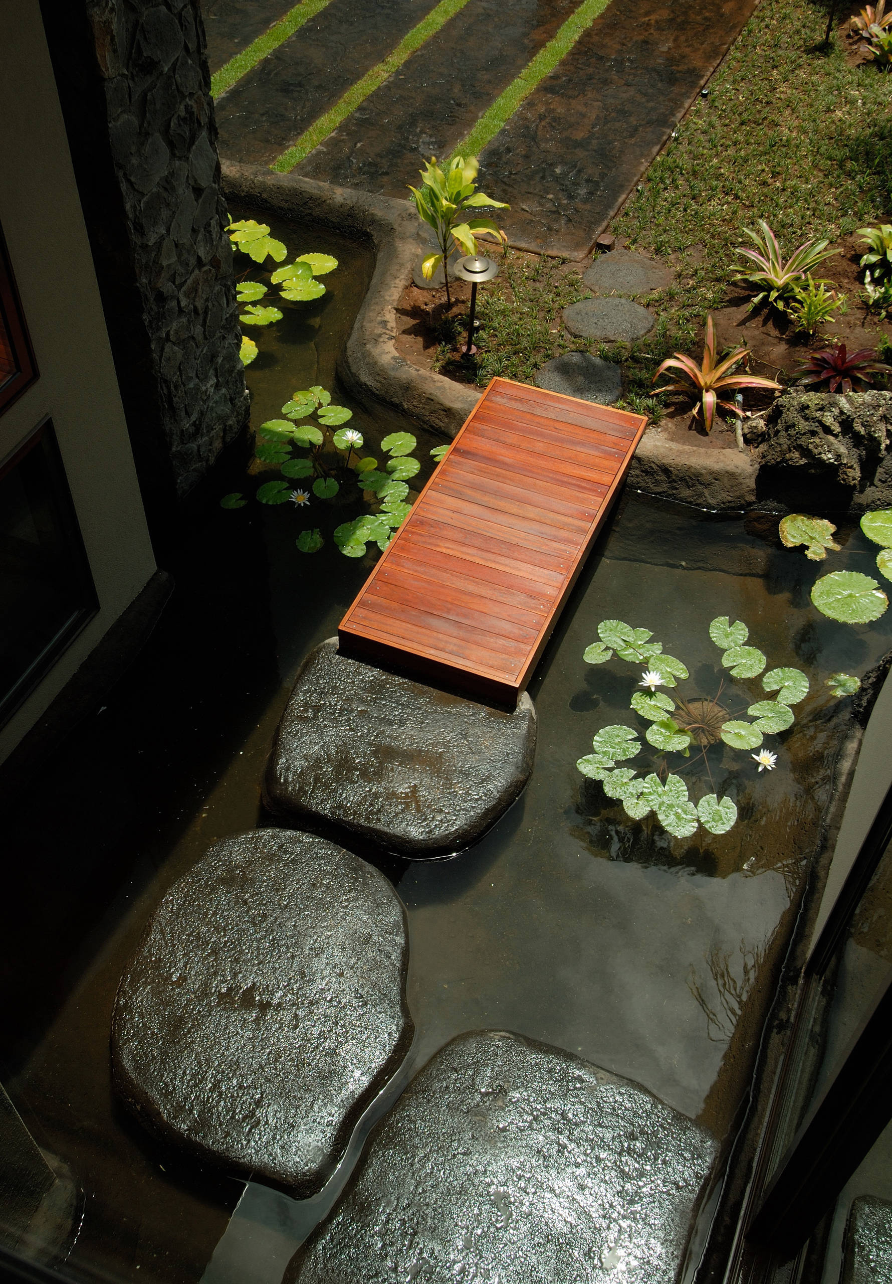 Просто фото: Дорожка по воде в саду — 27 идей