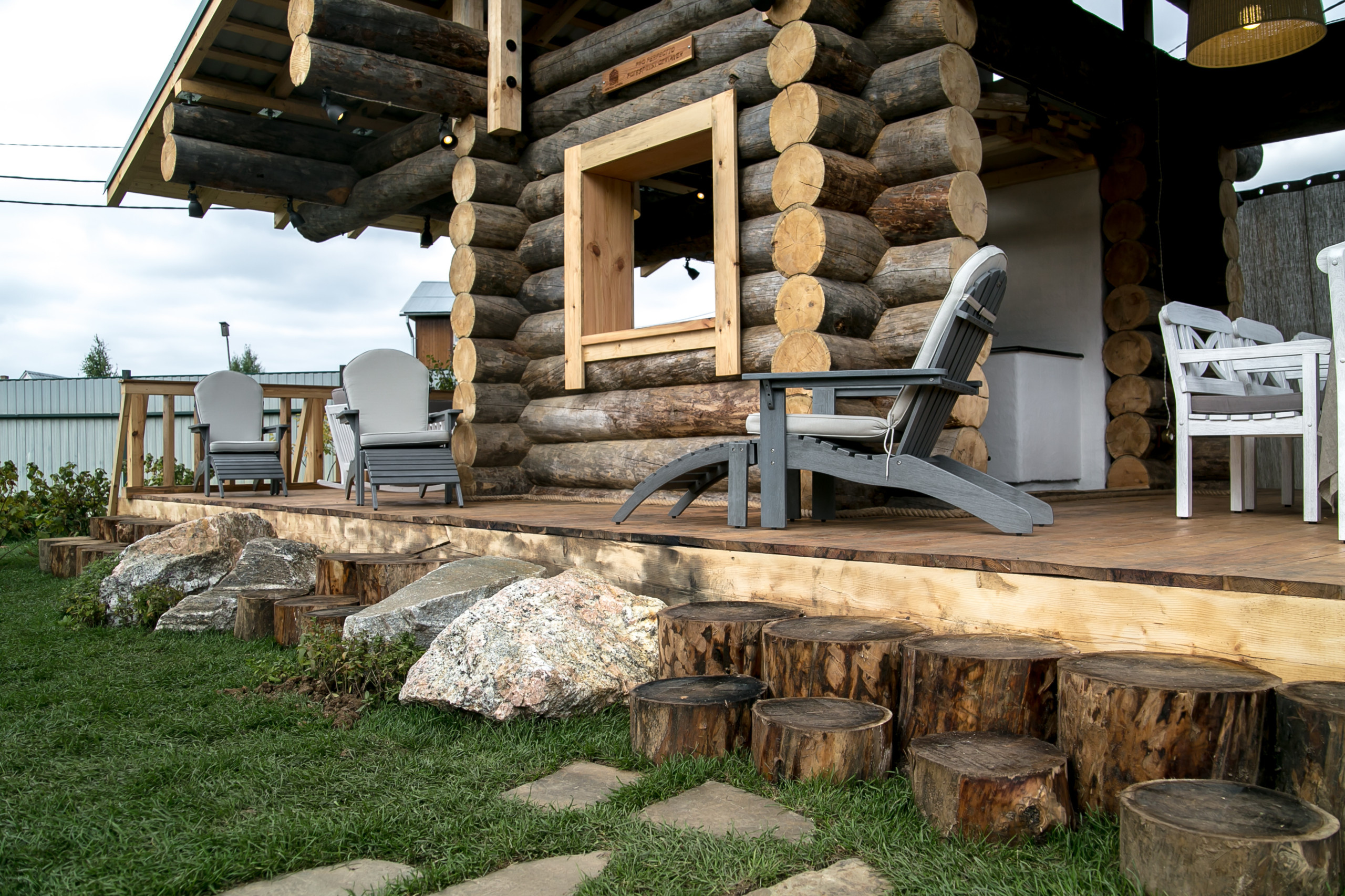 Проект недели: Парящая терраса-беседка из седой карельской сосны