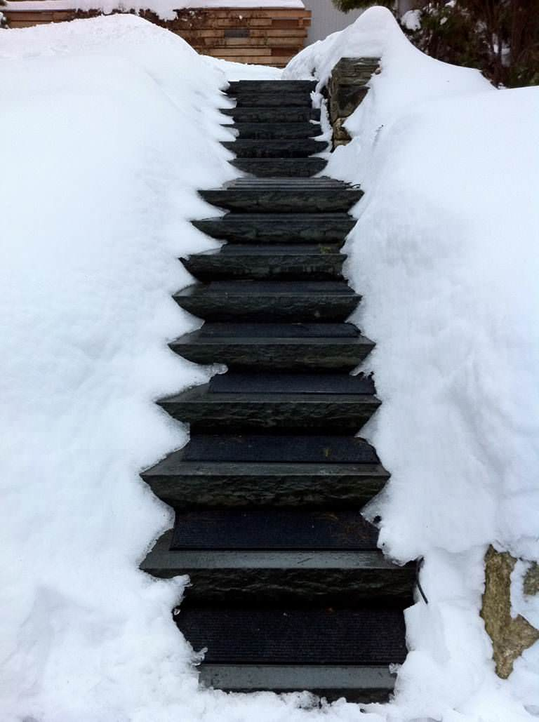 Как правильно: Решить проблему снега на участке