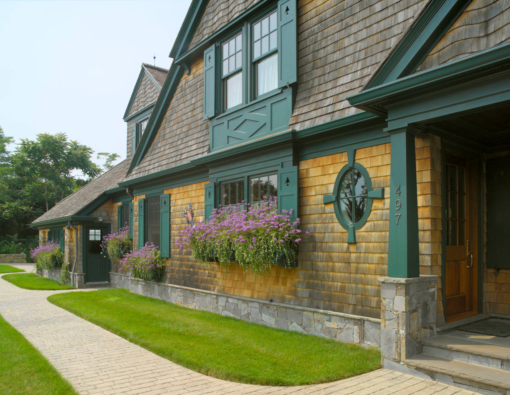 Отмостка вокруг дома: Как декорировать