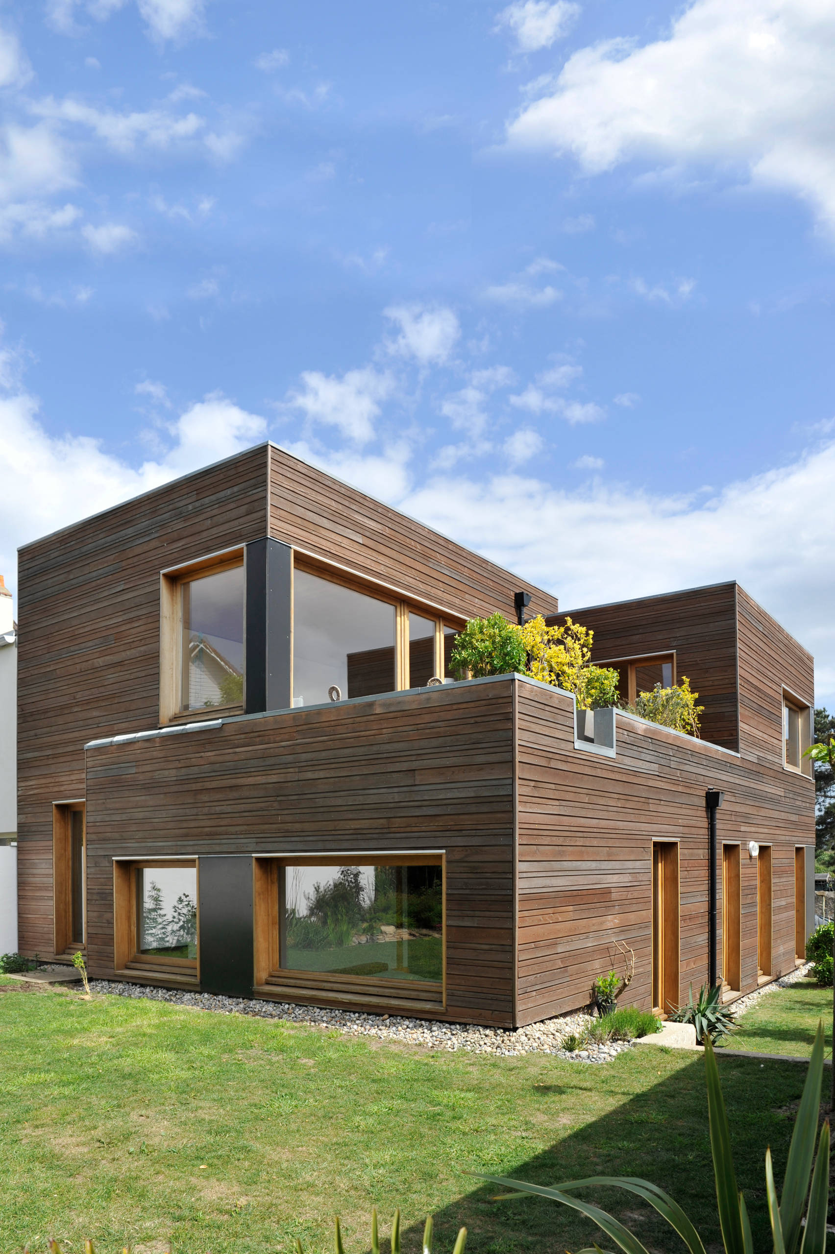 Вопрос: Какой стиль выбрать для частного дома