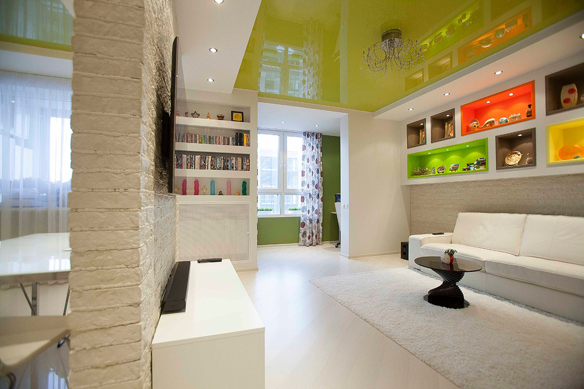 Дизайн потолка в гостиной