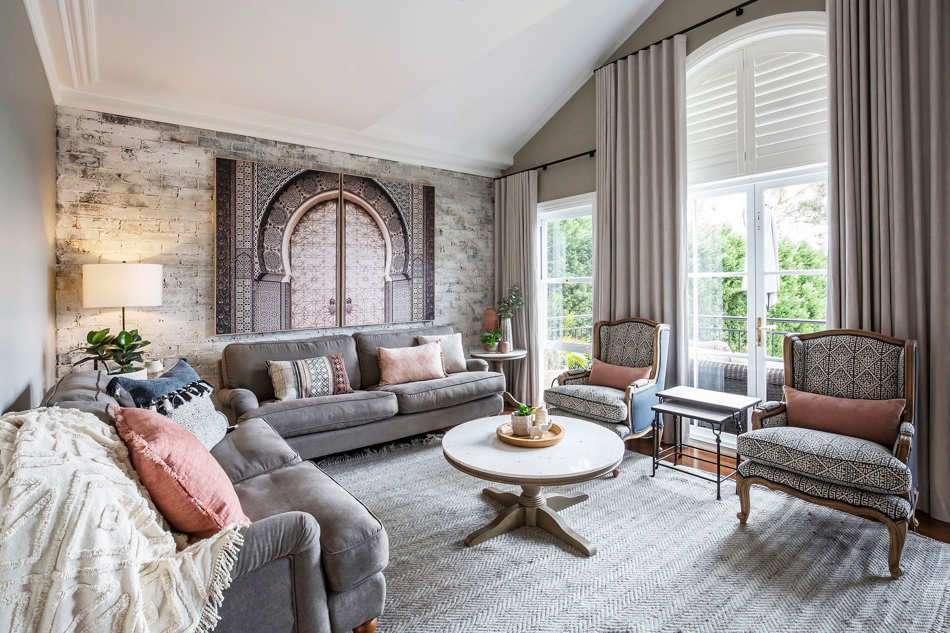 Соединительная ткань: С чем правильно сочетать цвет и орнамент штор