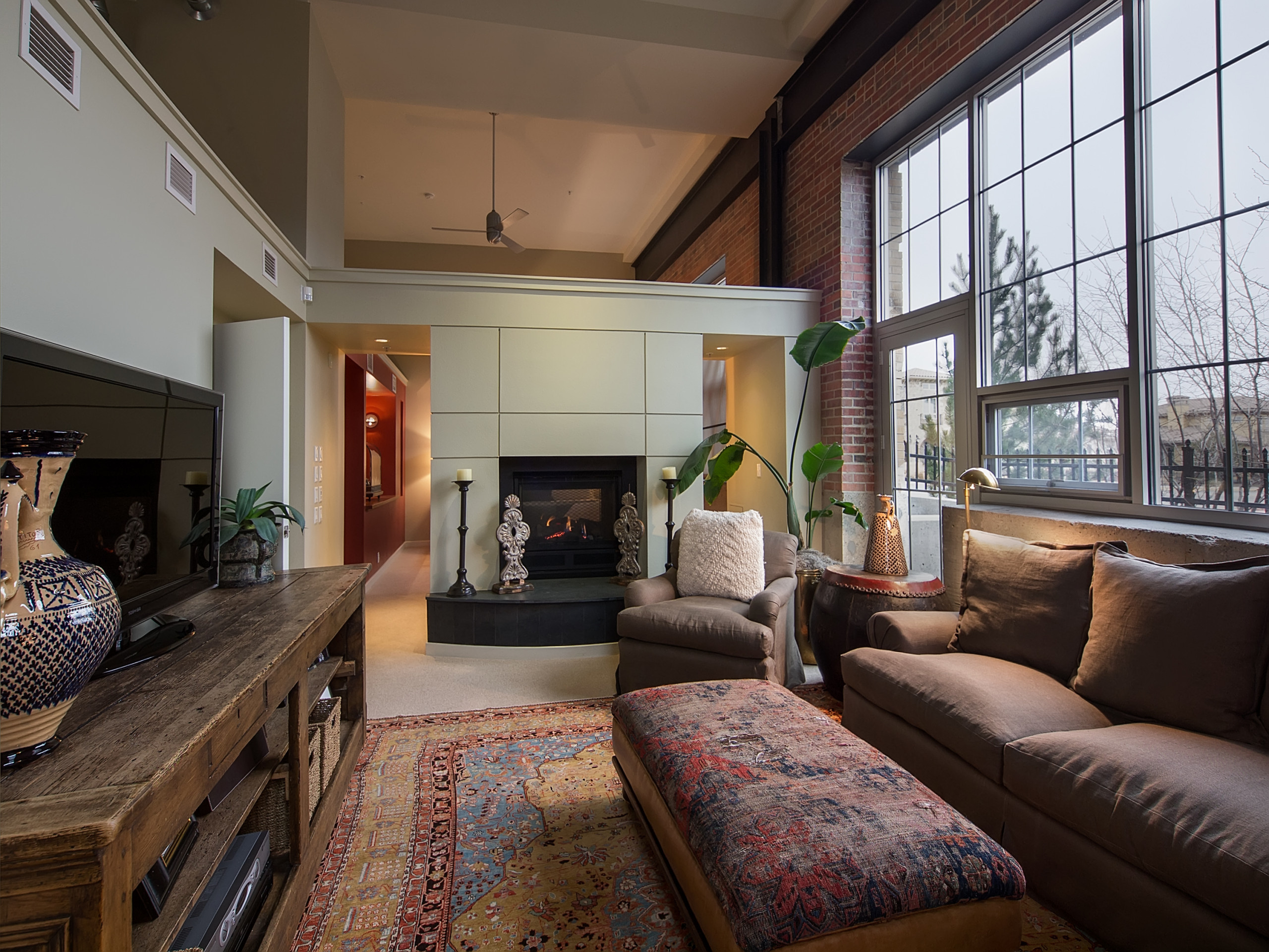 Мода на «пороки»: Зачем нам вещи с изъянами