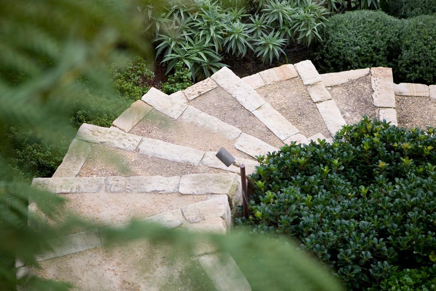 Как правильно: Организовать сад на участке со сложным рельефом