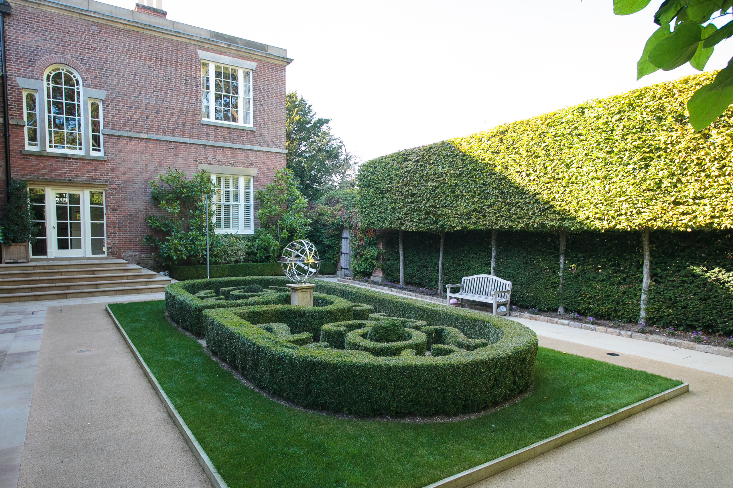 Просто фото: Стриженые кусты в регулярном саду