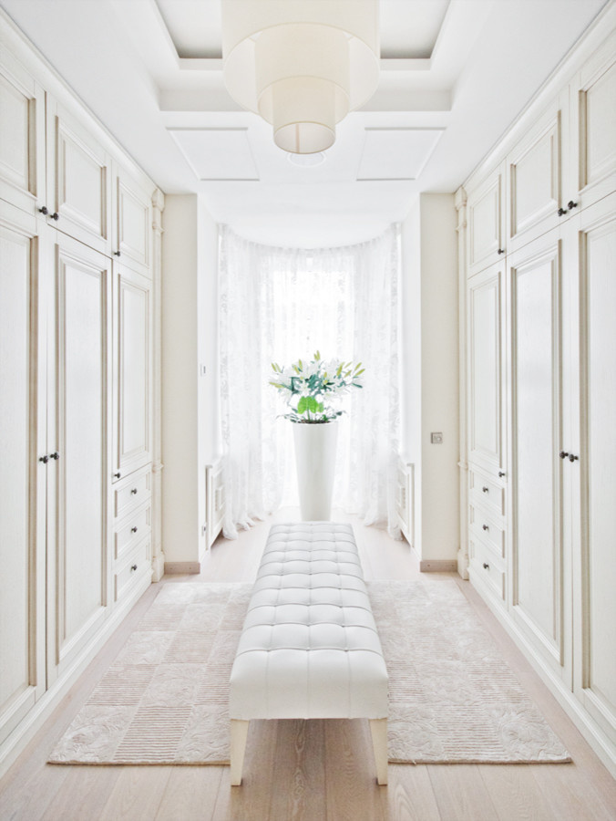 Хороший вопрос: Когда лучше иметь шкаф, а когда — гардеробную?