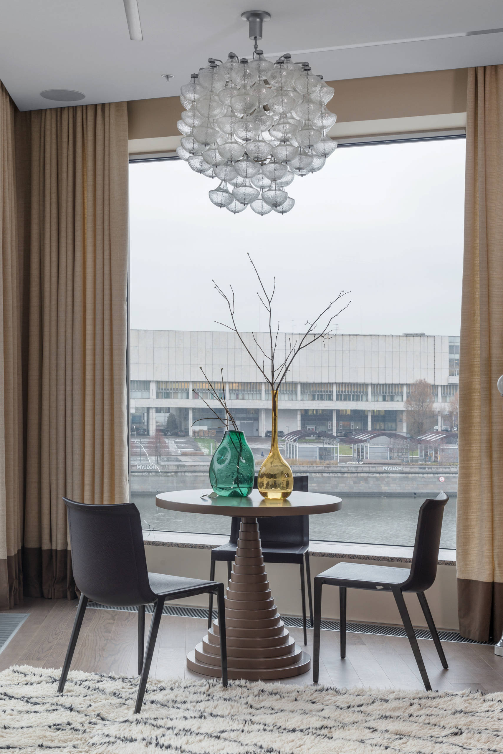 Прогулка на диване: Дома с видом на достопримечательности города