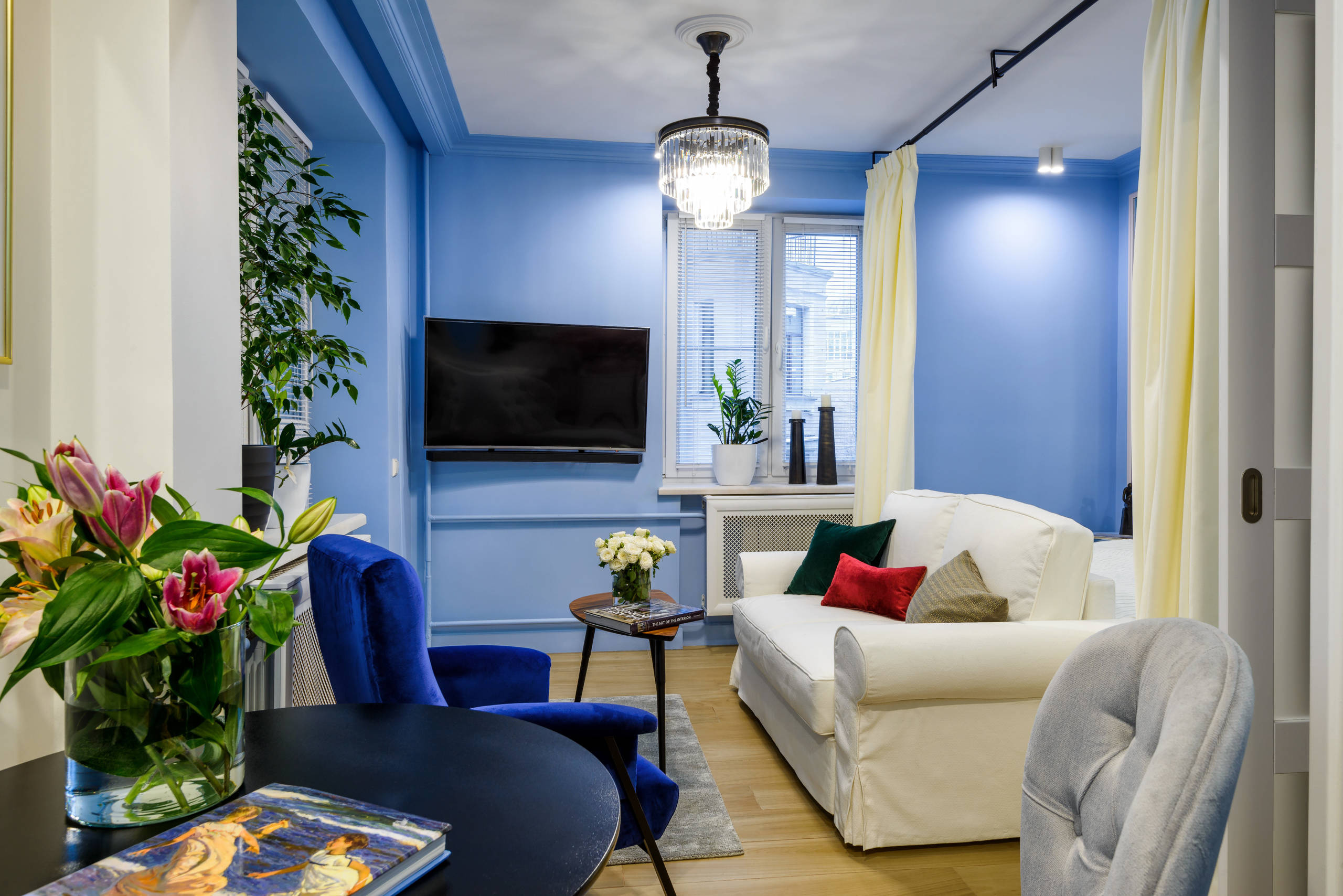 Есть задача: Спальня в гостиной