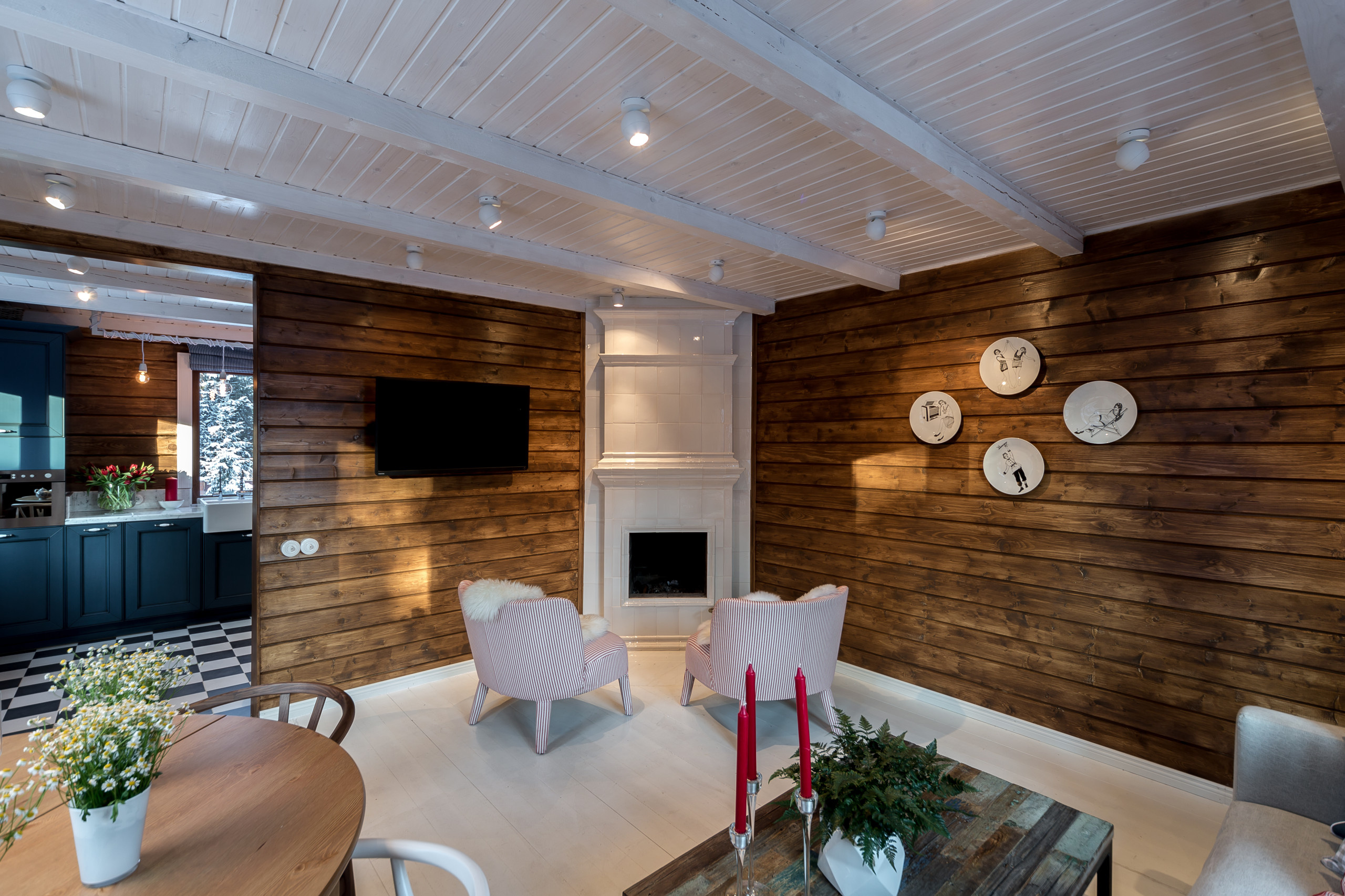 Кухня недели: Бело-синяя кухня в скандинавском стиле на старой даче