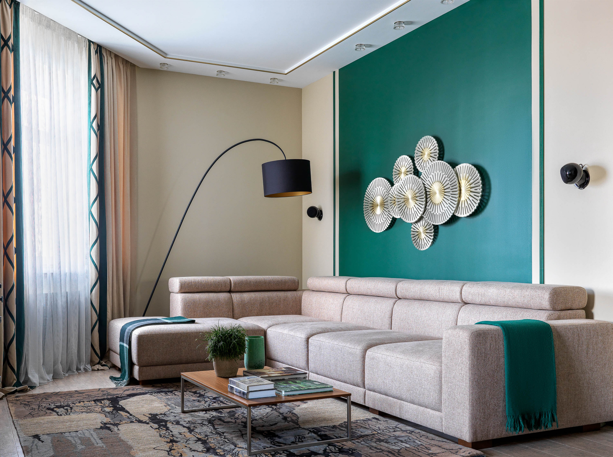 Houzz тур: Изумрудная квартира с фресками и мрамором