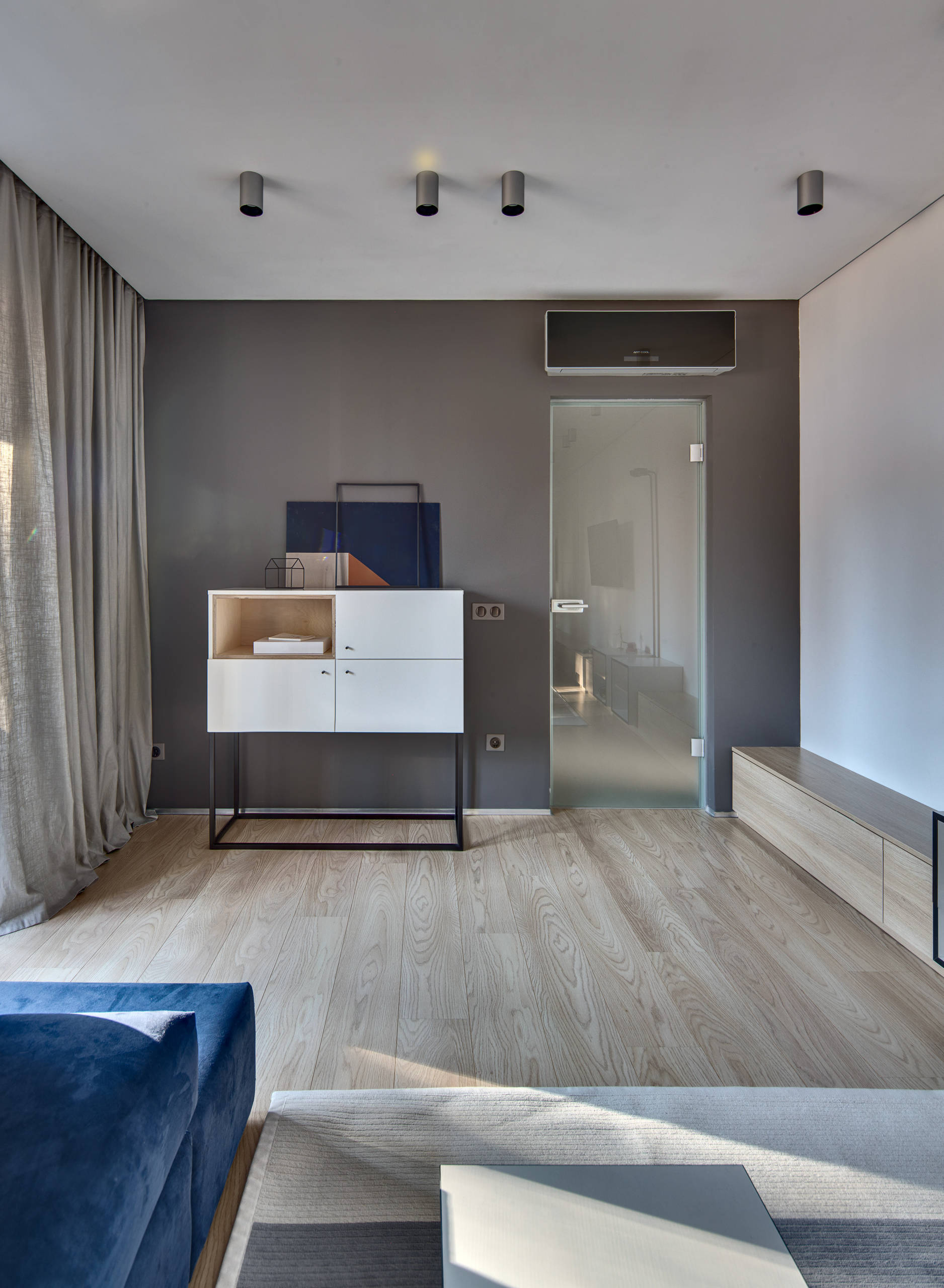 Houzz Украина: Интерьер для холостяка и кошки