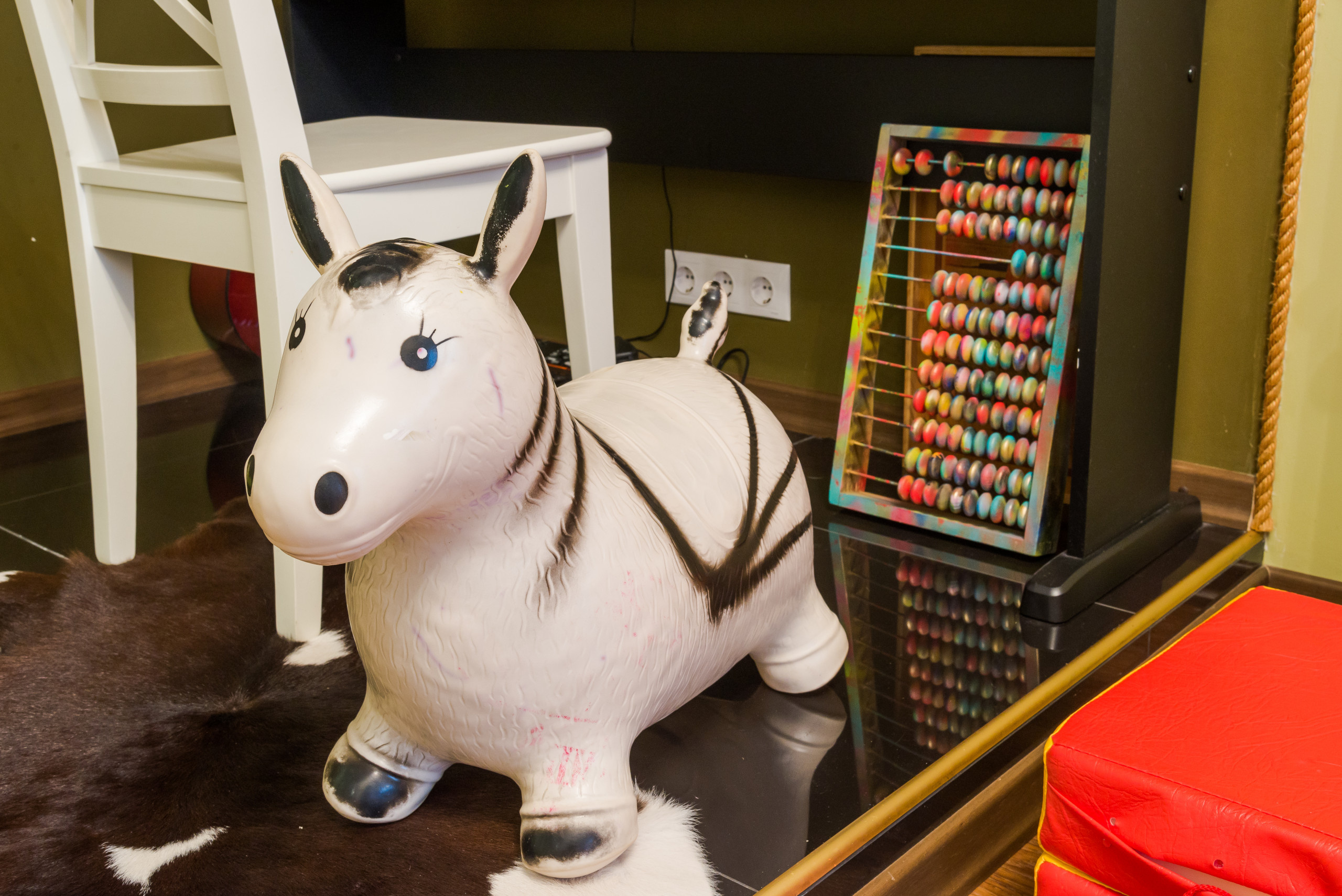 В гостях: Квартира с авторским декором и Поллоком, захватившим балкон