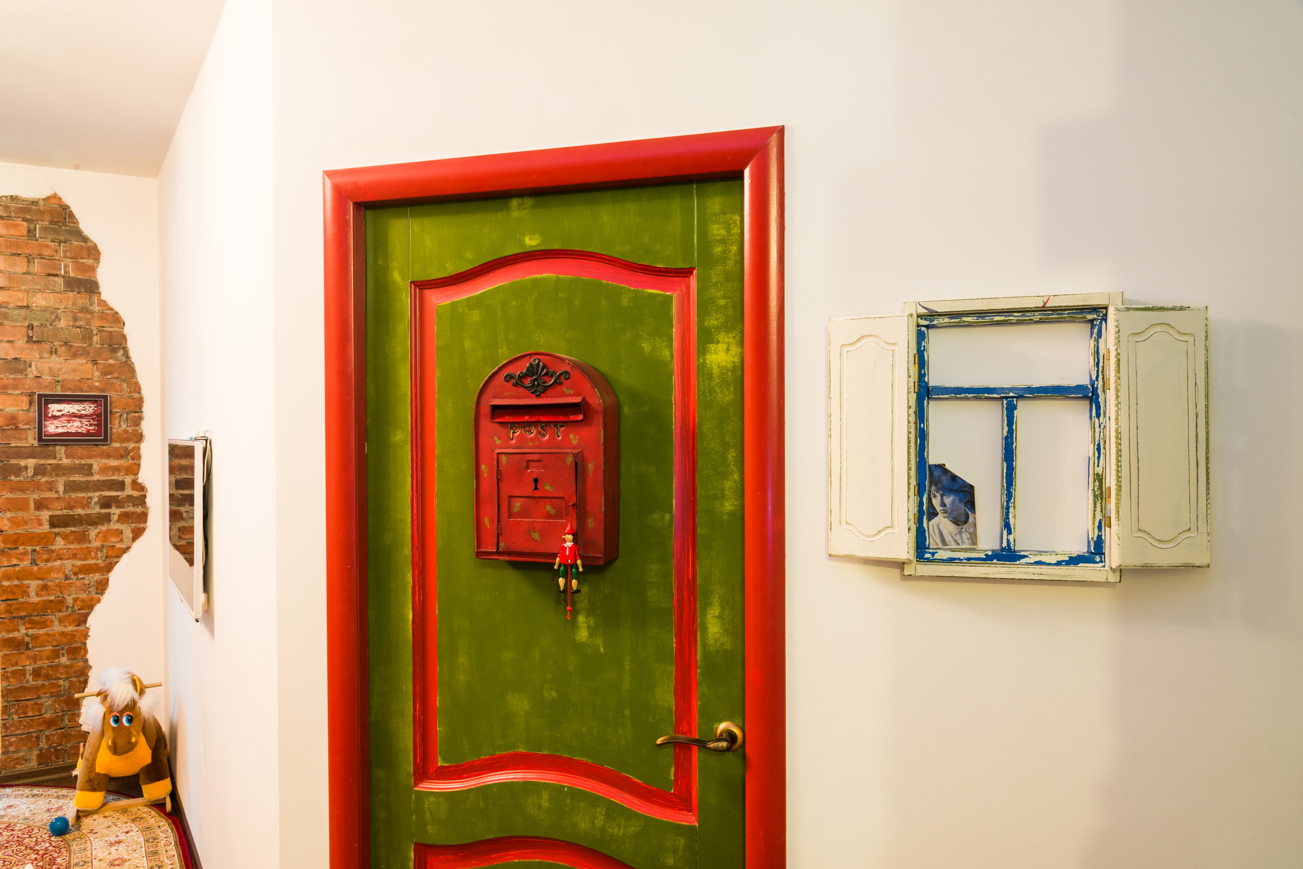 В гостях: Квартира с авторским декором и Поллоком, захватившим балкон