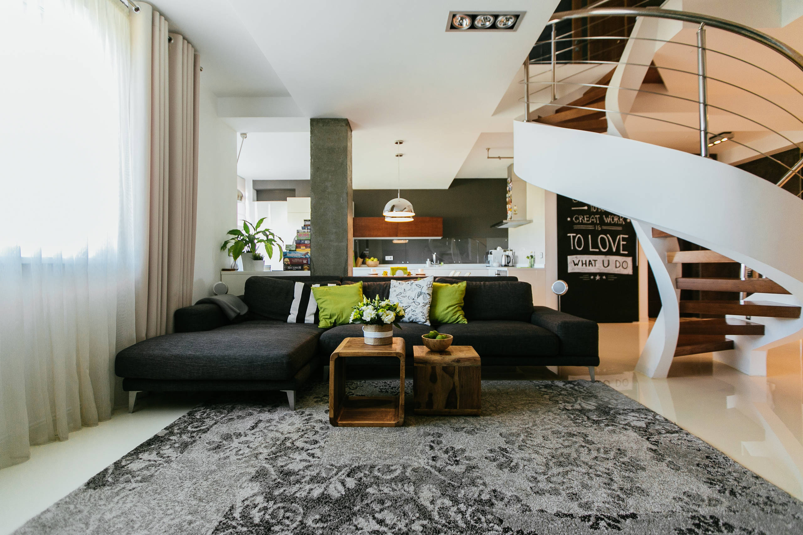 В гостях: Двухэтажная квартира в Крыму с винтовой лестницей