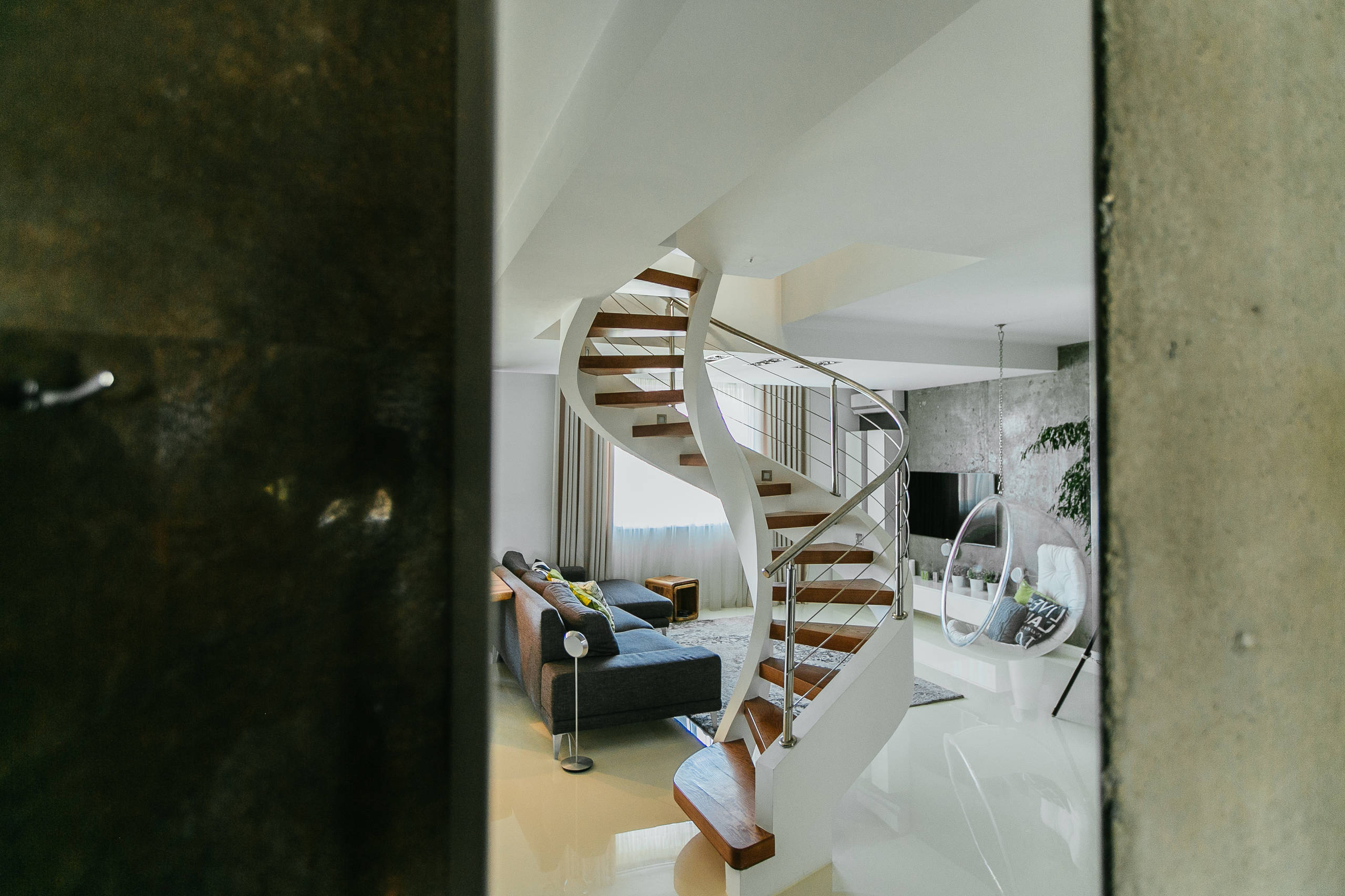 В гостях: Двухэтажная квартира в Крыму с винтовой лестницей