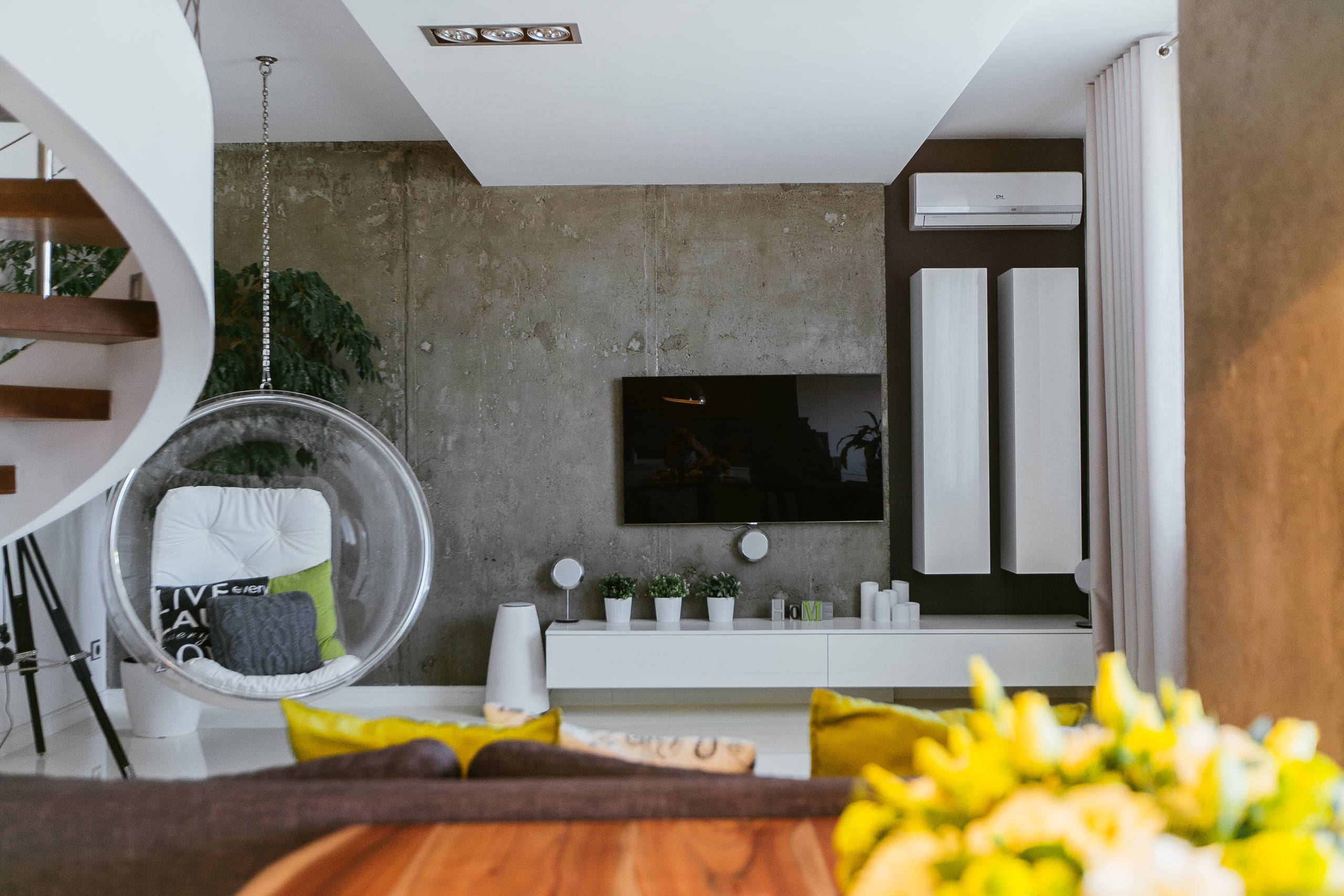 В гостях: Двухэтажная квартира в Крыму с винтовой лестницей