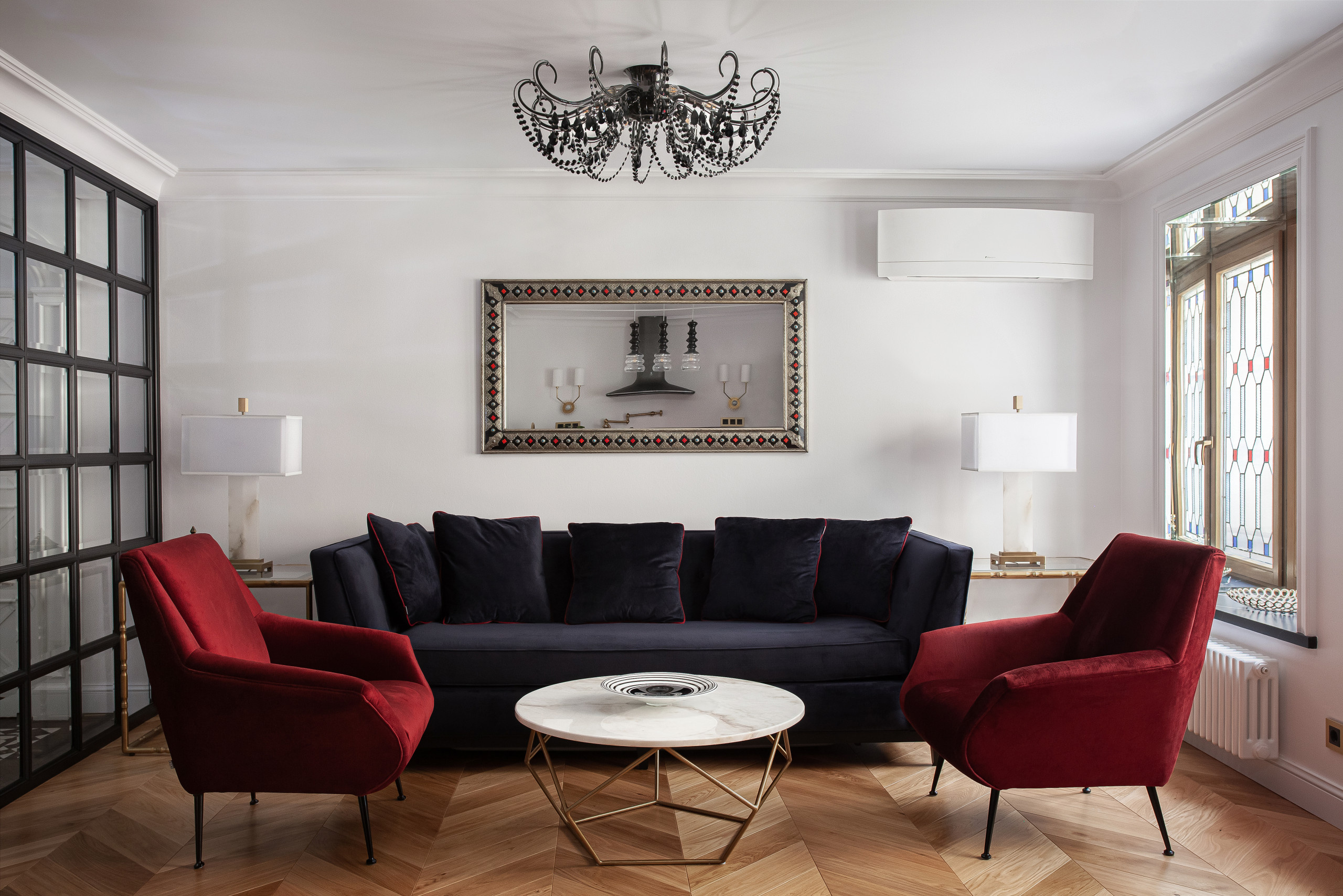 До и после: Квартира с мойкой для обуви в прихожей