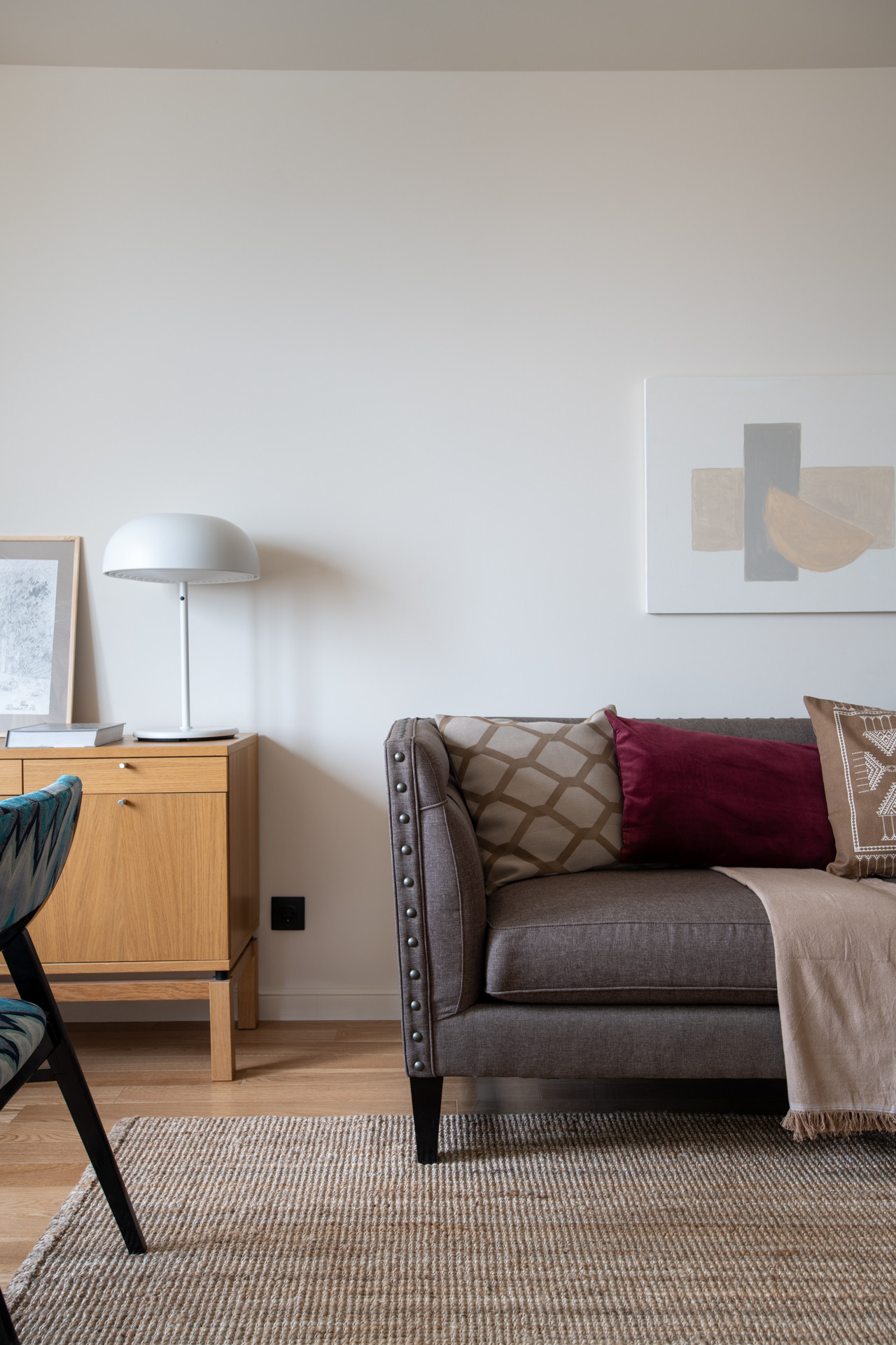 Houzz тур: Квартира со стеклоблоками и винтажными стульями