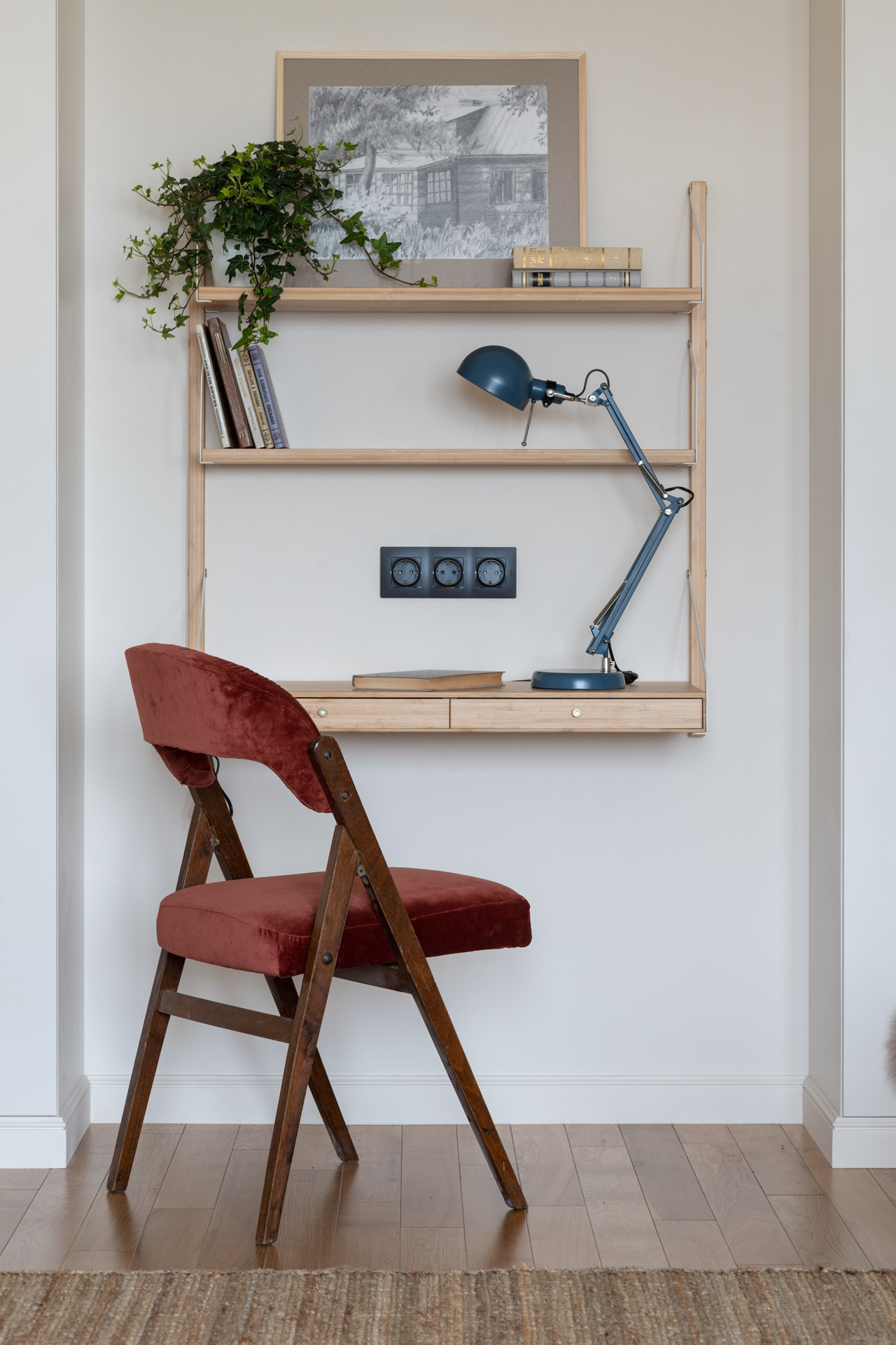 Houzz тур: Квартира со стеклоблоками и винтажными стульями