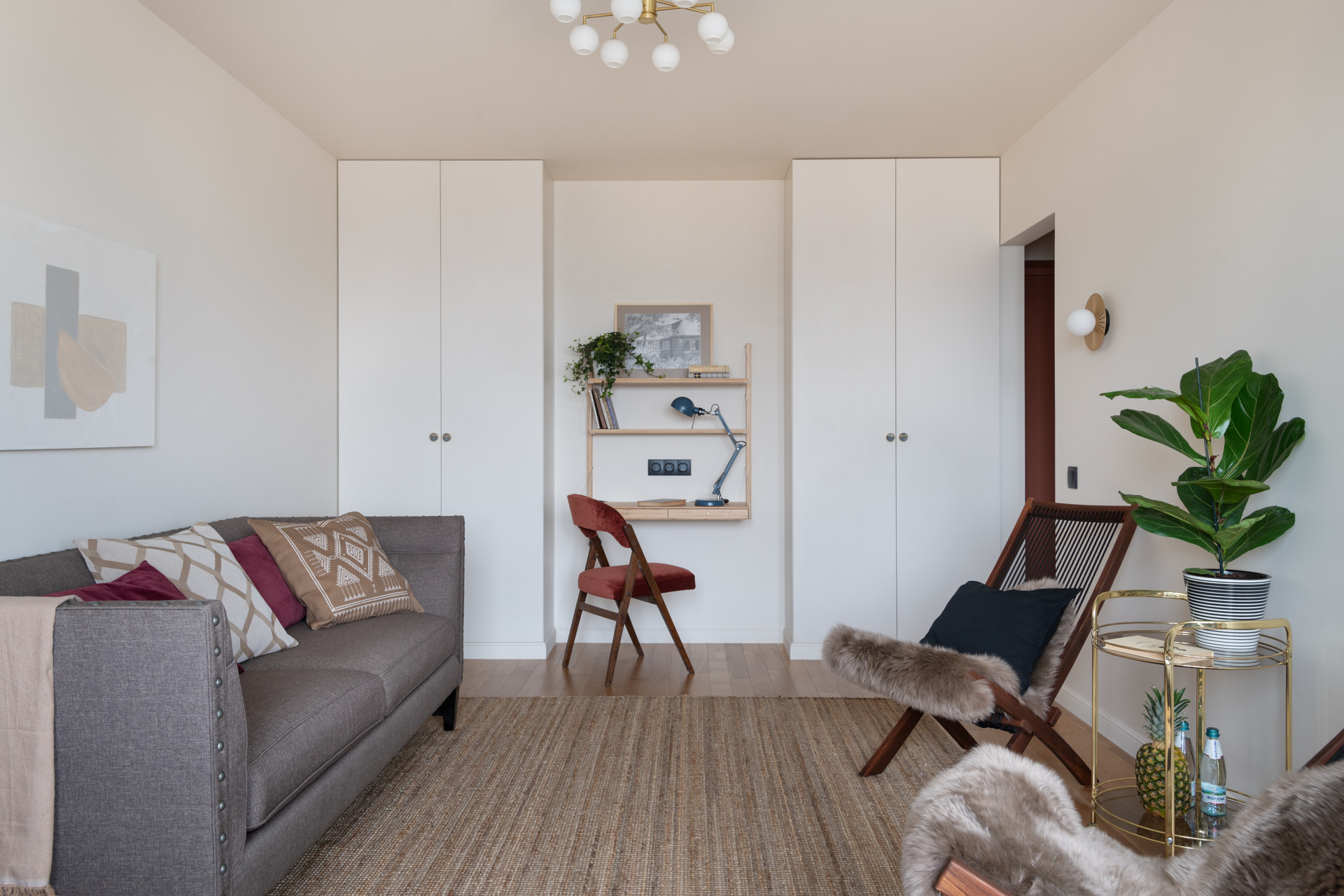 Houzz тур: Квартира со стеклоблоками и винтажными стульями