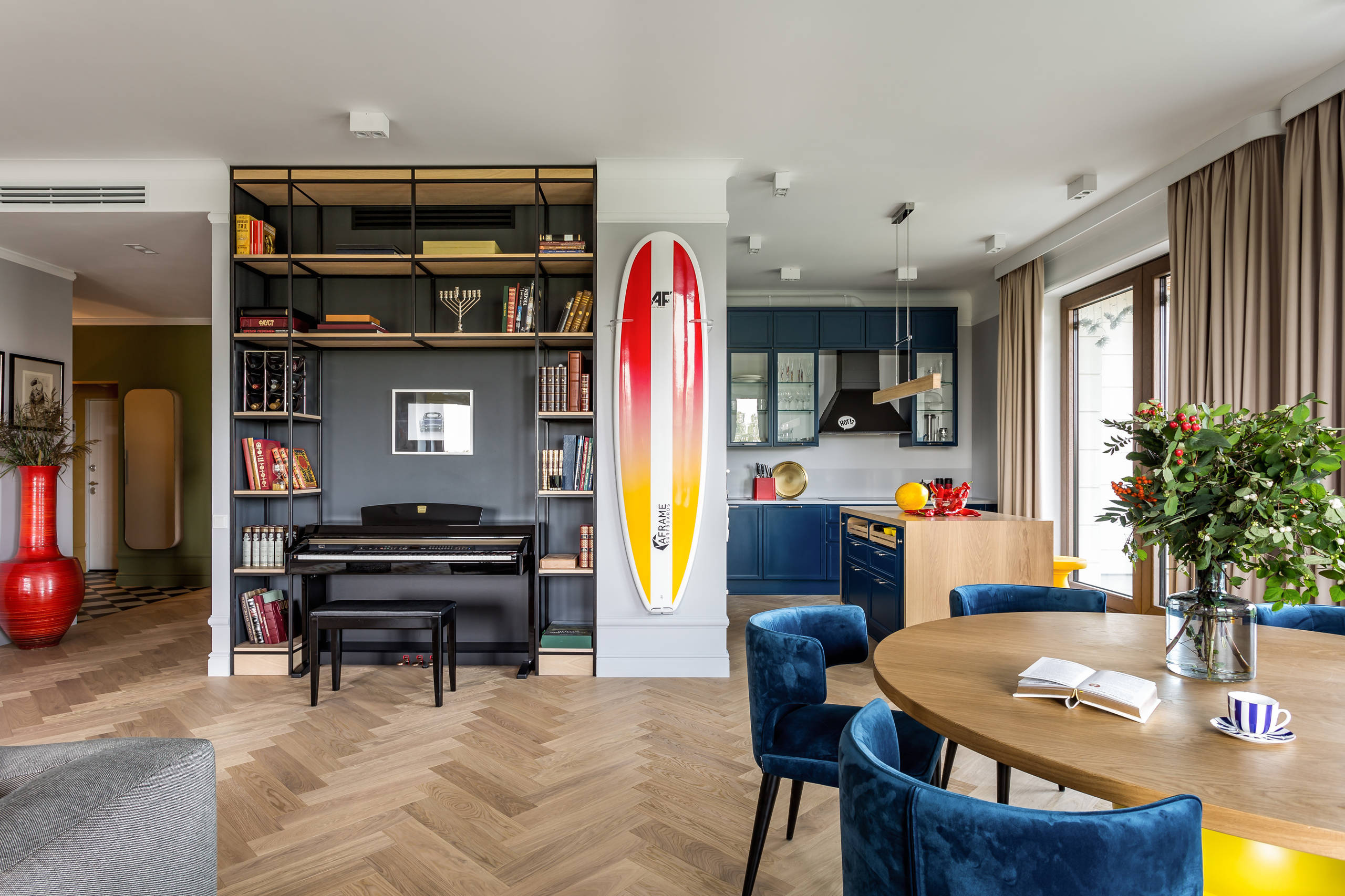 Houzz тур: Яркая квартира — под цвет доски для серфинга