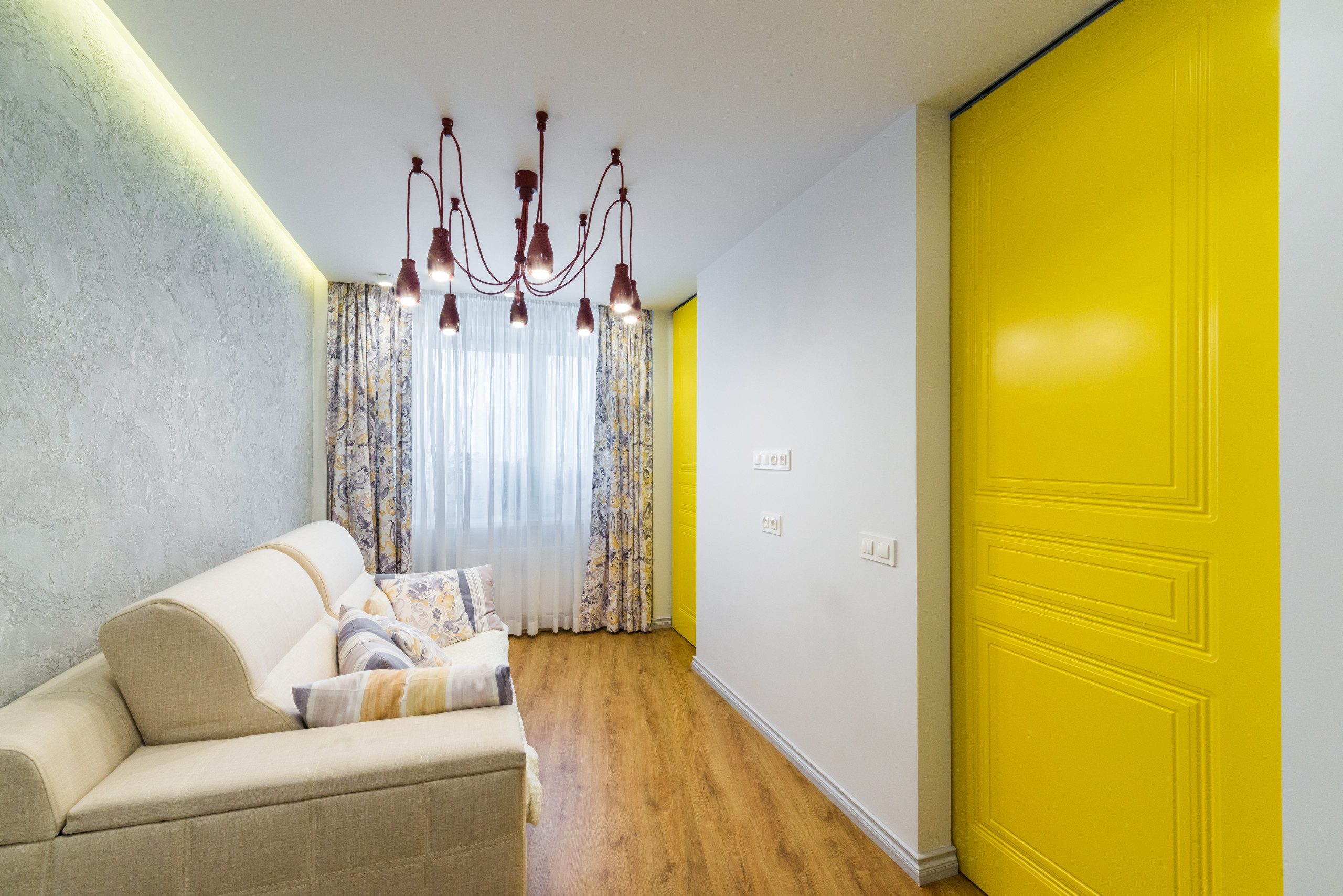 В гостях: Желтые двери и черные кошки на 33 метрах