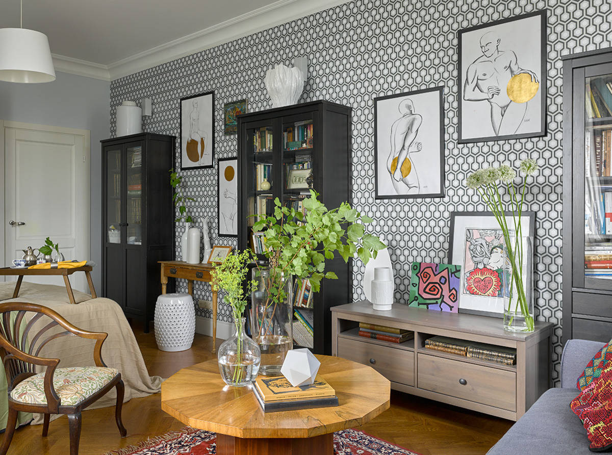 Houzz тур: Интерьер в сталинке с картинами из семейной коллекции