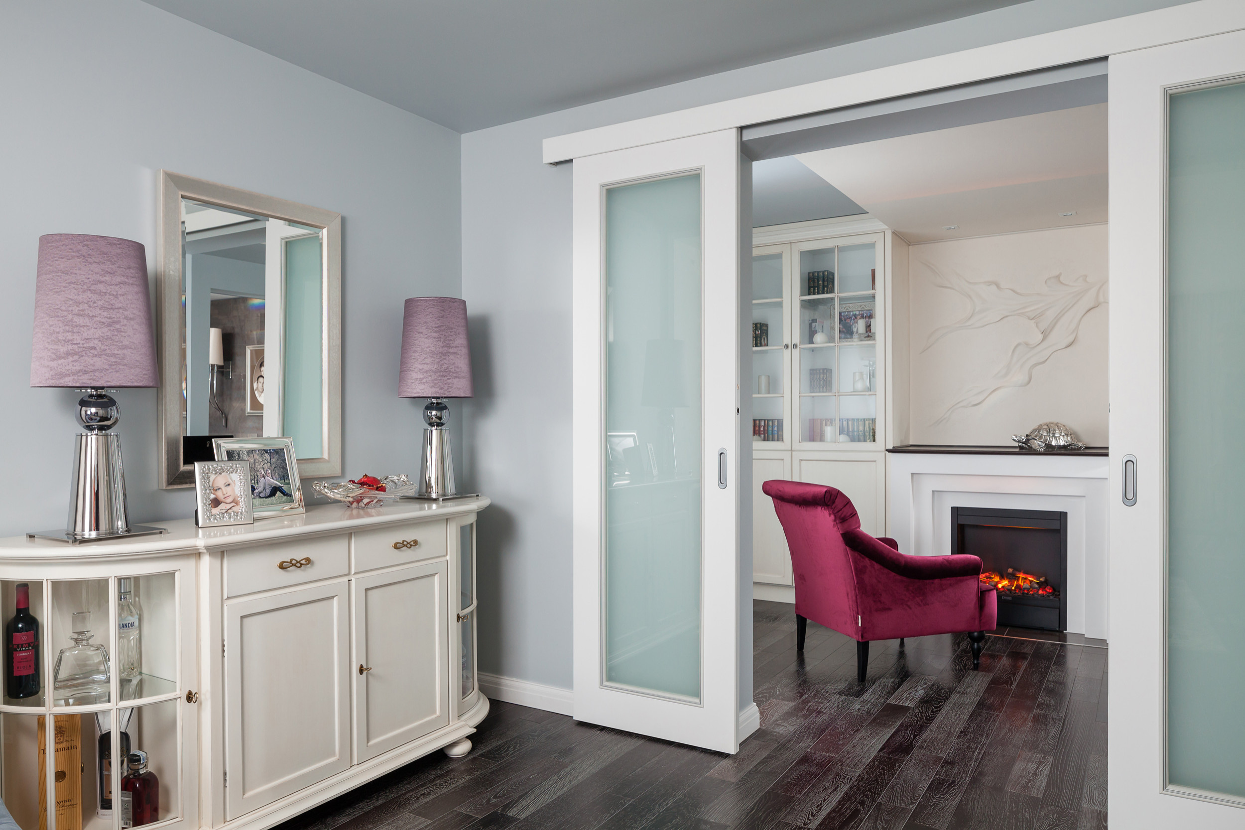 Houzz тур: Квартира с гипсовым барельефом и холодными оттенками