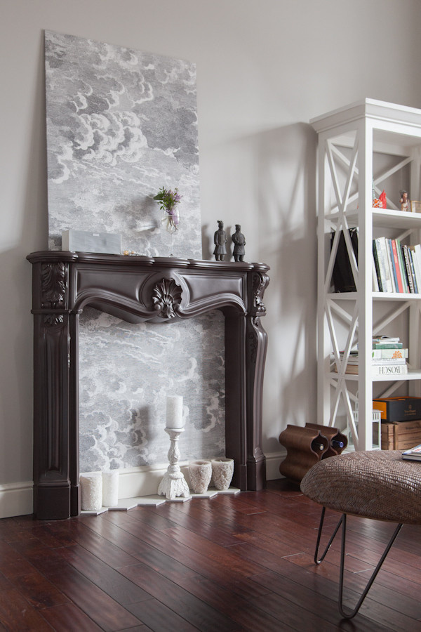 Houzz тур: Старые двери в изголовье кровати и множество арт-объектов