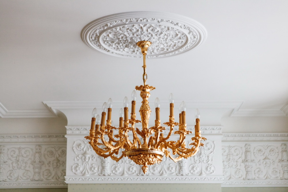 Дизайн-дебаты: Зачем нам «золотые унитазы» в 2020-х